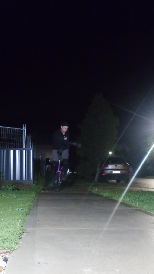 riu set: Fakie flip - Fakie inwards varial spin