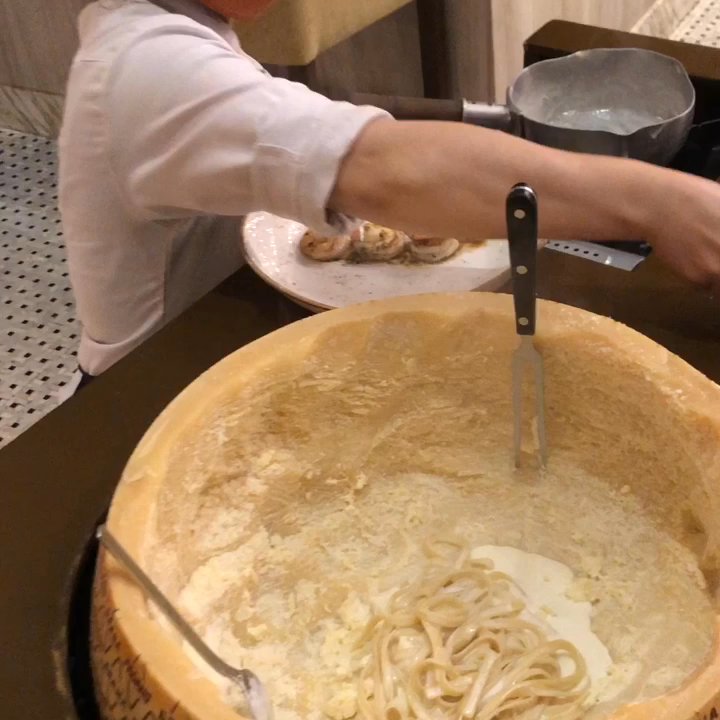 Tavola - Some delicious fettuccine Alfredo. I had mine with shrimp. - Italian Near Me - Cancún, ROO