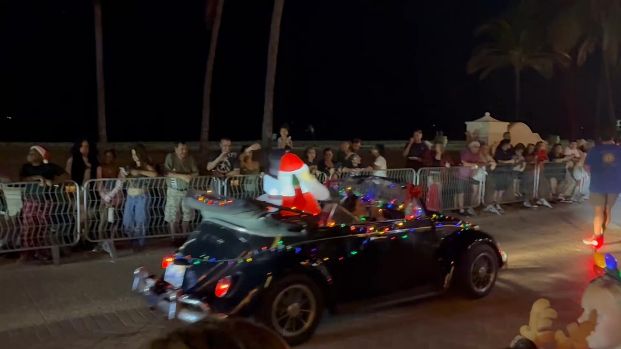 Candy Cane Parade - Festivals Near Me - Hollywood, Florida