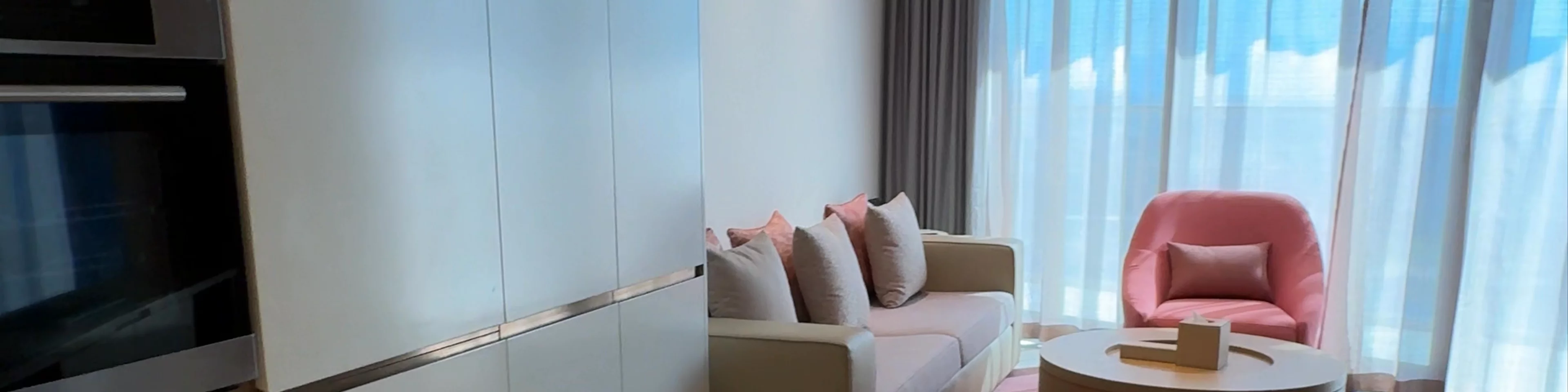 Hilton Dubai Creek Hotel & Residences