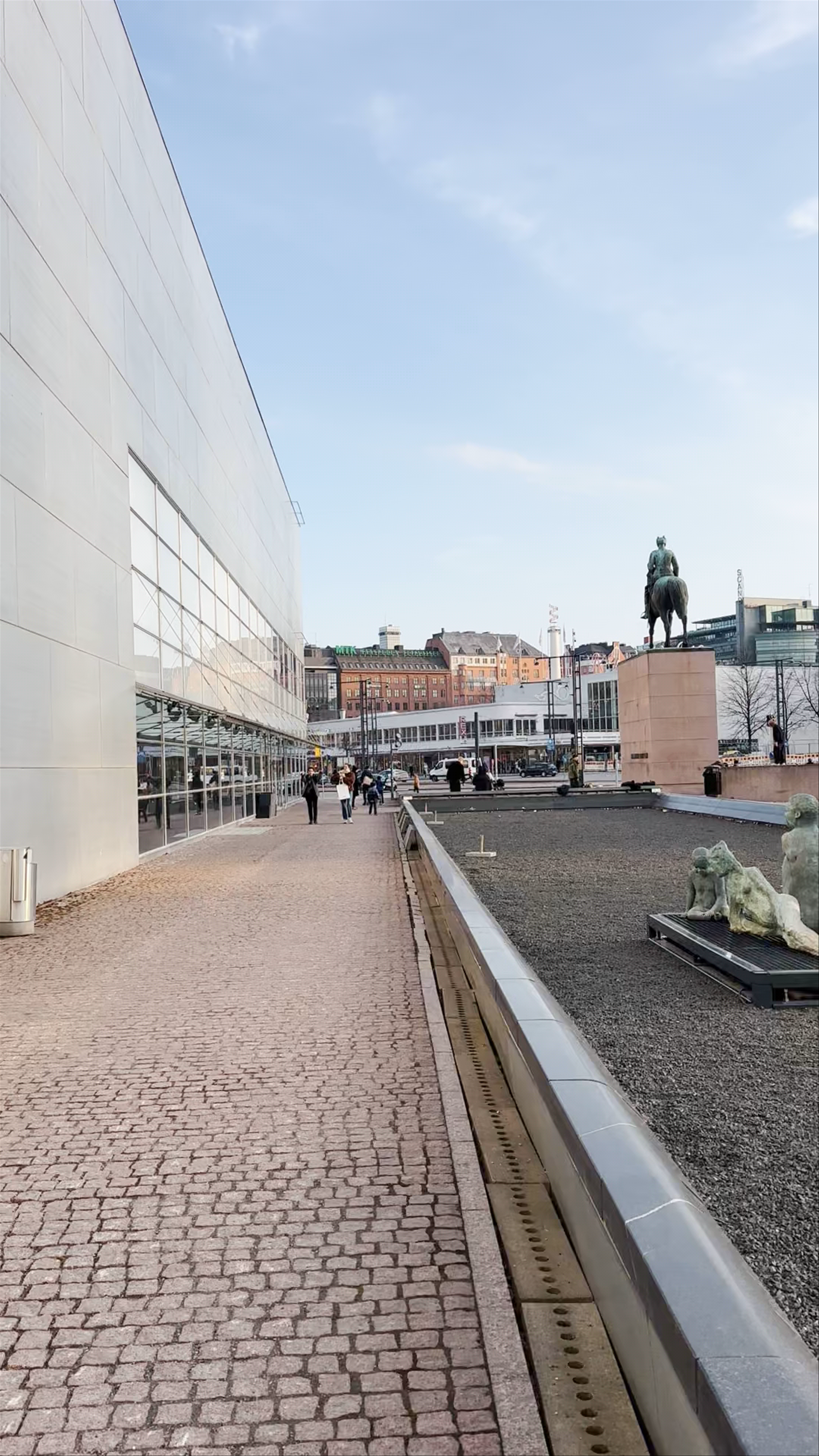 Kiasma Theatre and Contemporary Sculpture Walk, Helsinki