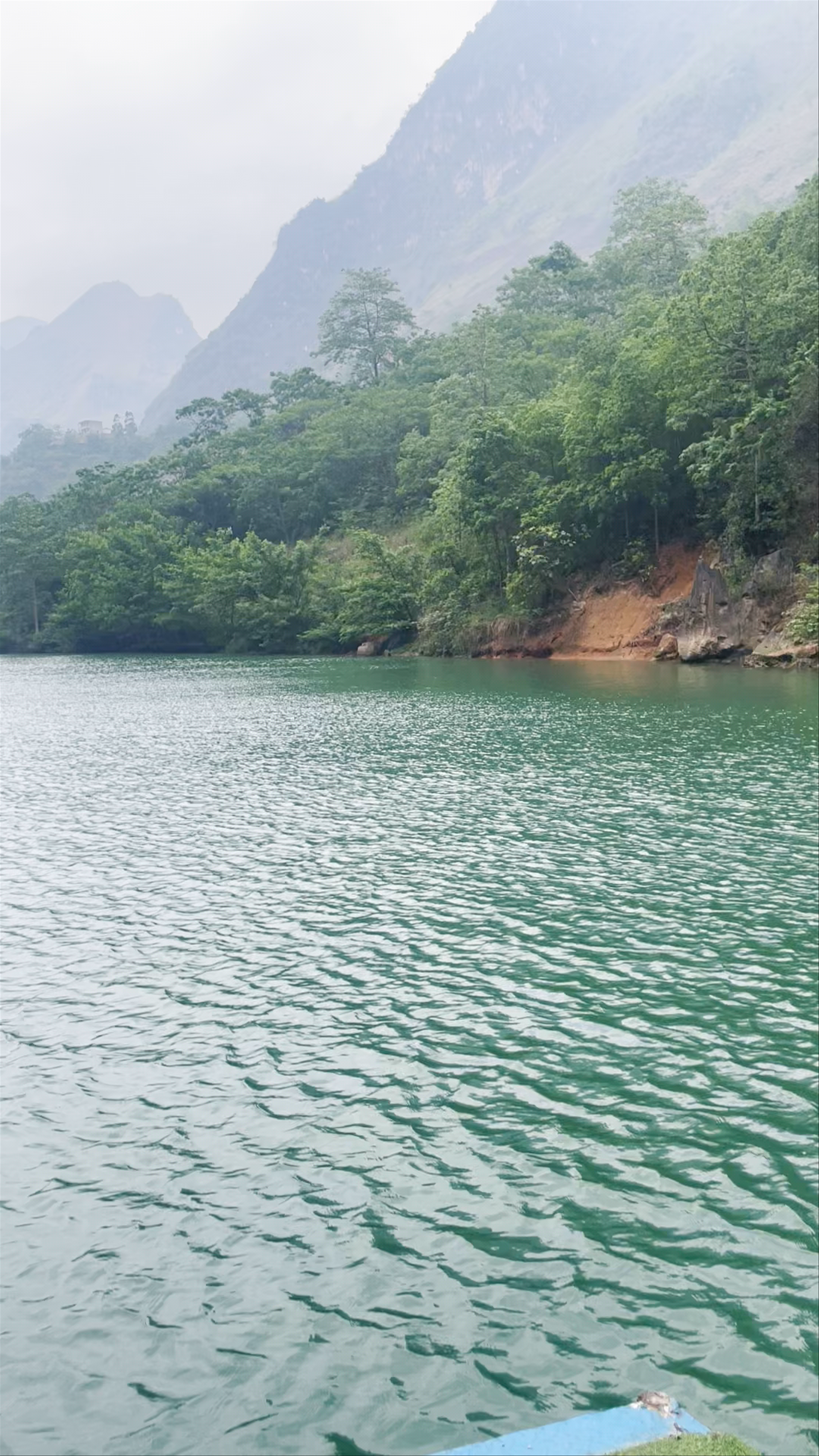 Hẻm vực Khâu Vai