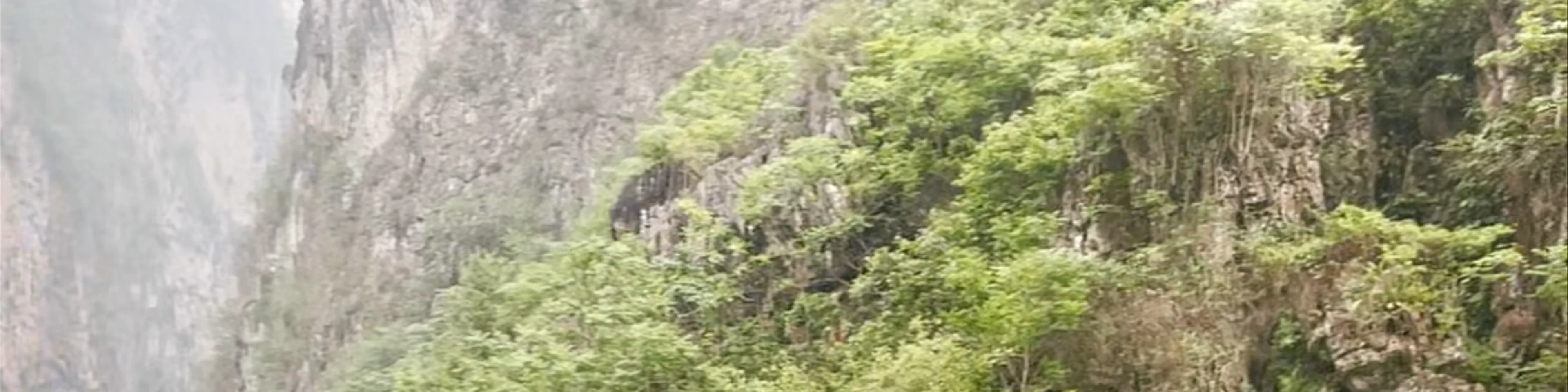 Hẻm vực Khâu Vai