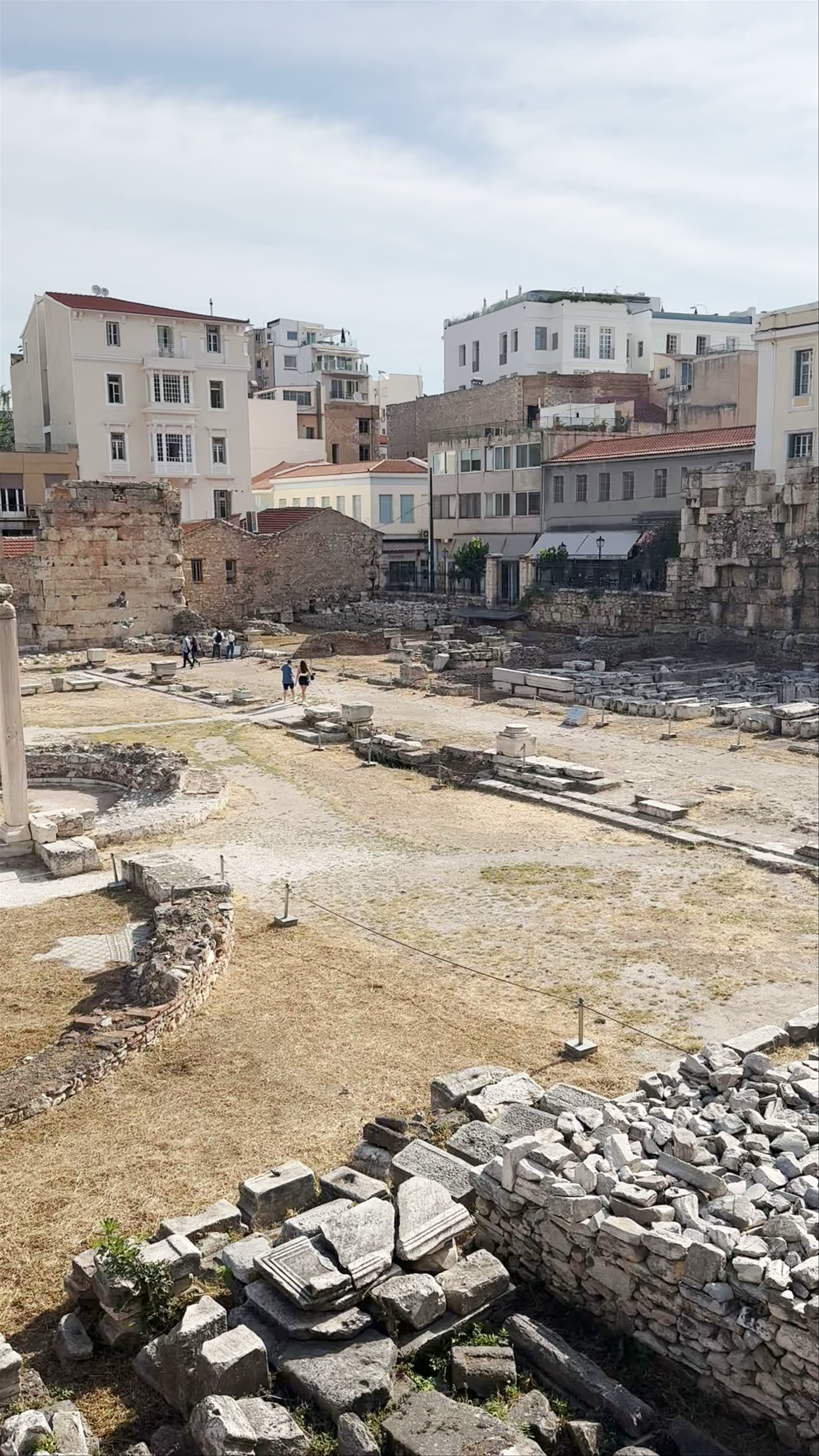 Biblioteca de Adriano: Ancient History Amid Modern Athens