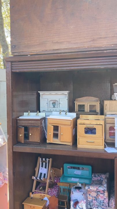 Brimfield Flea Markets - Flea Markets Near Me - Brimfield, Massachusetts