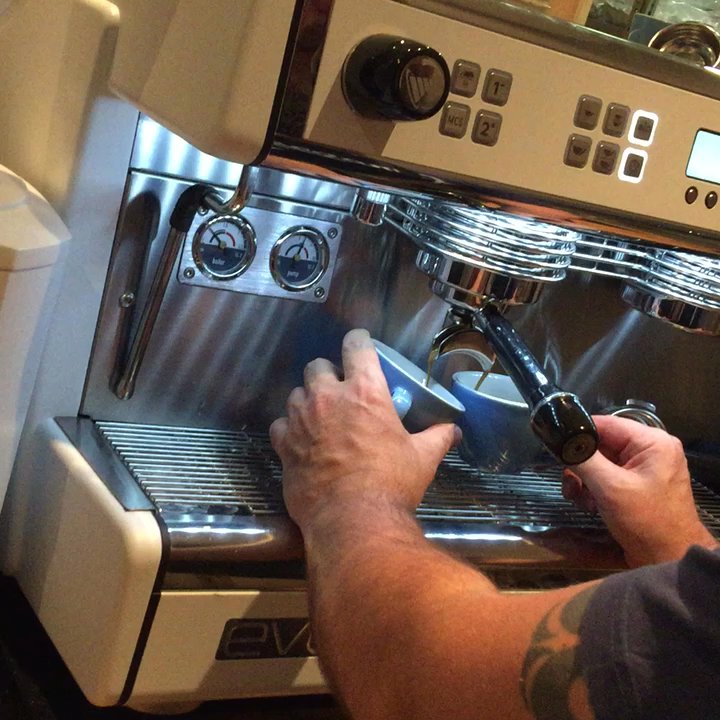 1000 Cups - Y un espresso! - Coffee & Tea Near Me - Madrid, M