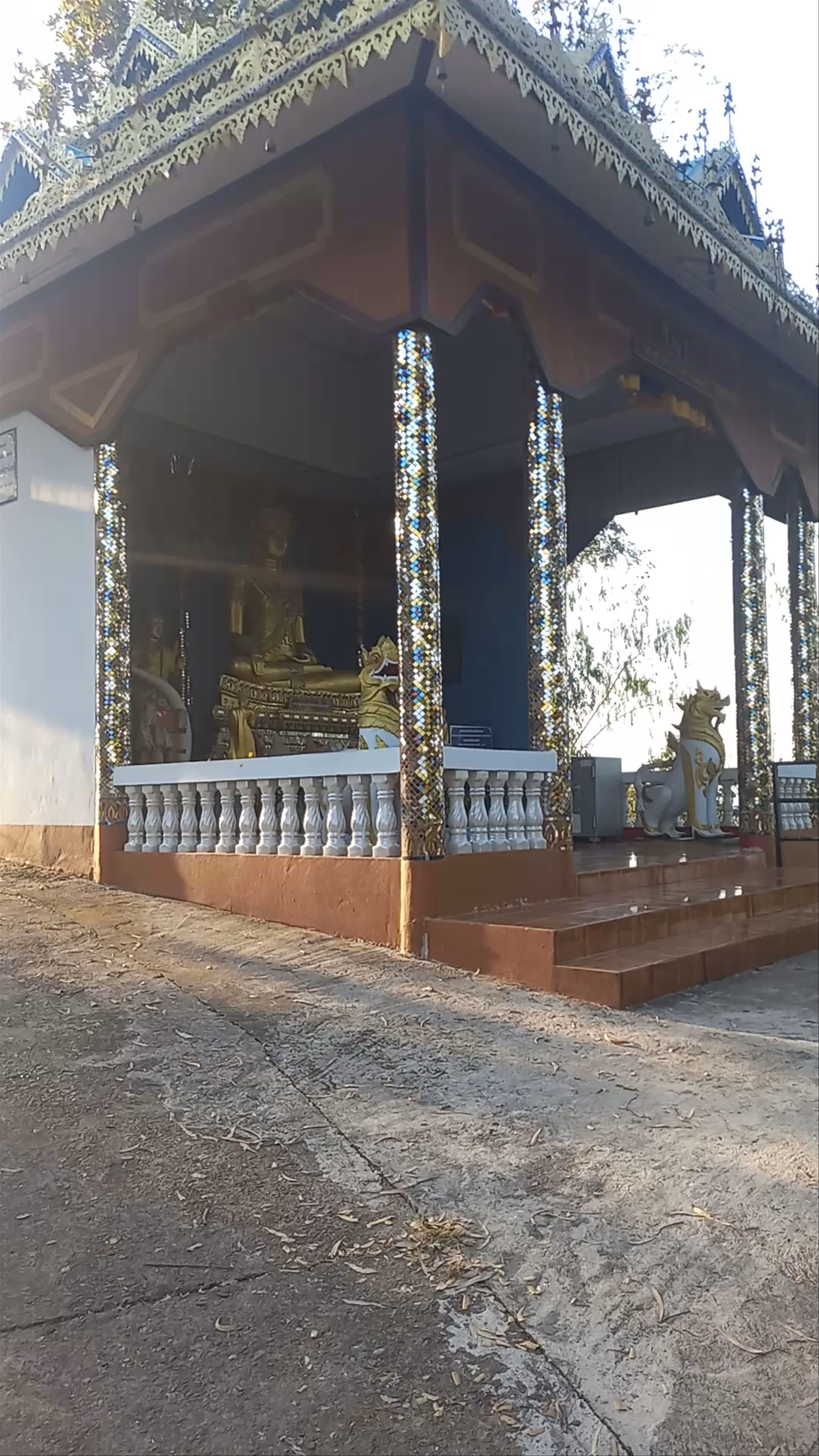 Wat Phra That Doi Kongmu: Spiritual Majesty at Sunset in Mae Hong Son