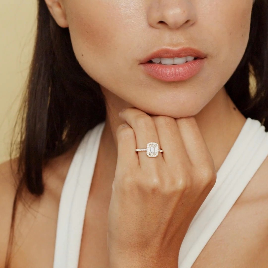 The Halo | Emerald | Platinum | bandAccent: Plain | haloSize: original | diamondOrientation: vertical | caratWeight: other