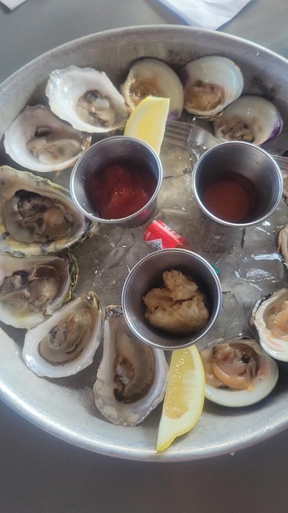 Red 36 - Raw oysters and clams - Seafood Near Me - Mystic, Connecticut