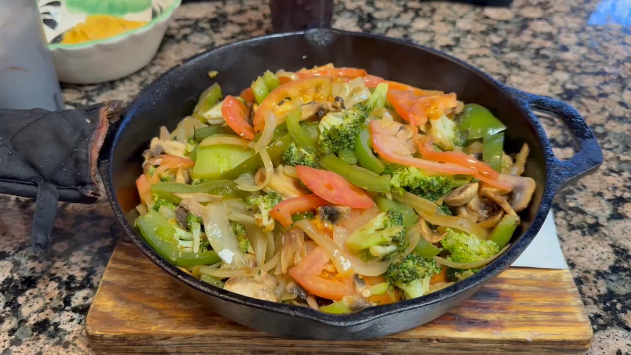 El Azteca - Sizzling hot and delicious fajitas! (Griller Platters) - Mexican Near Me - Chicago, Illinois