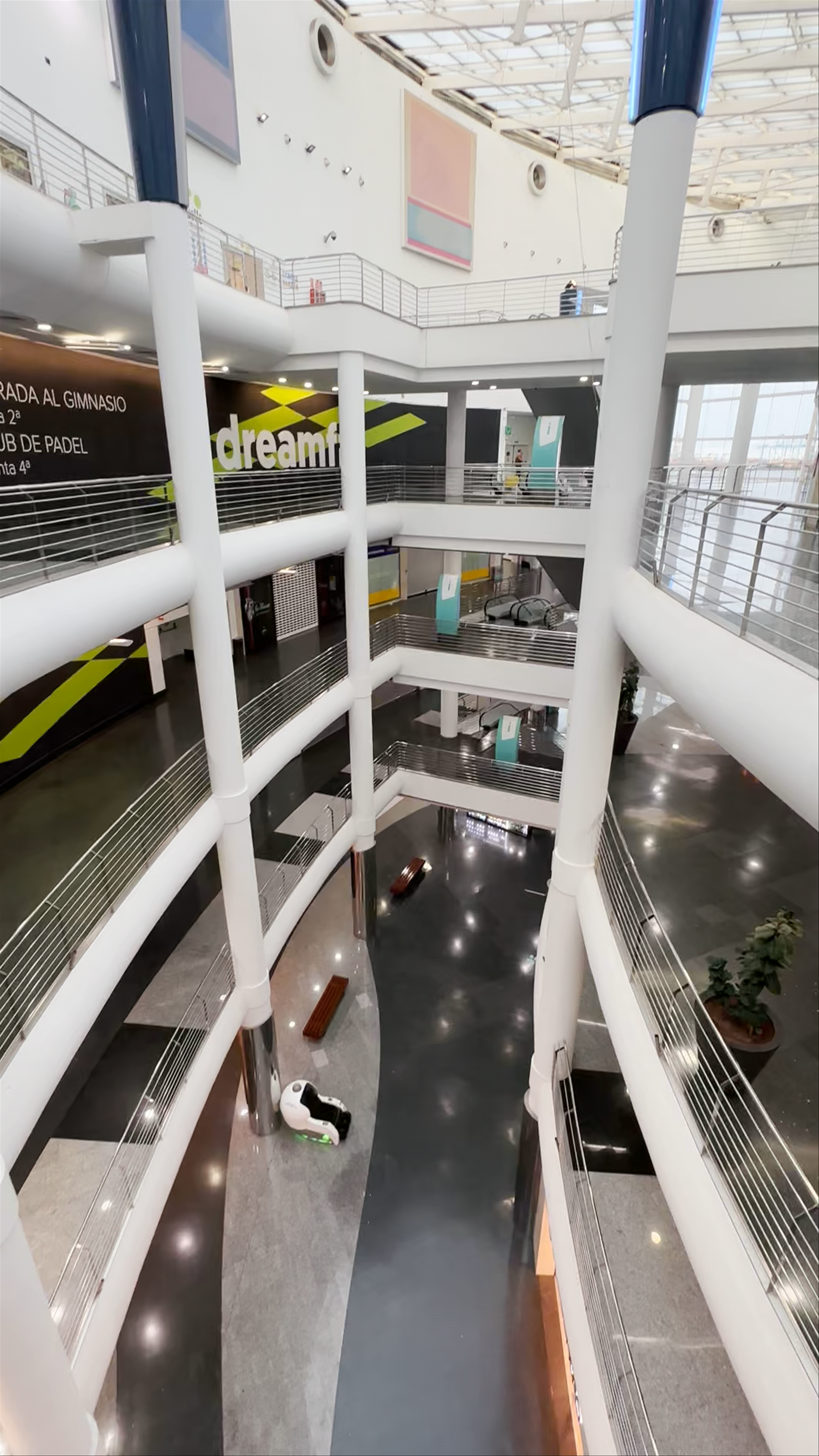 Centro Comercial El Muelle: Modern Shopping in Gran Canaria