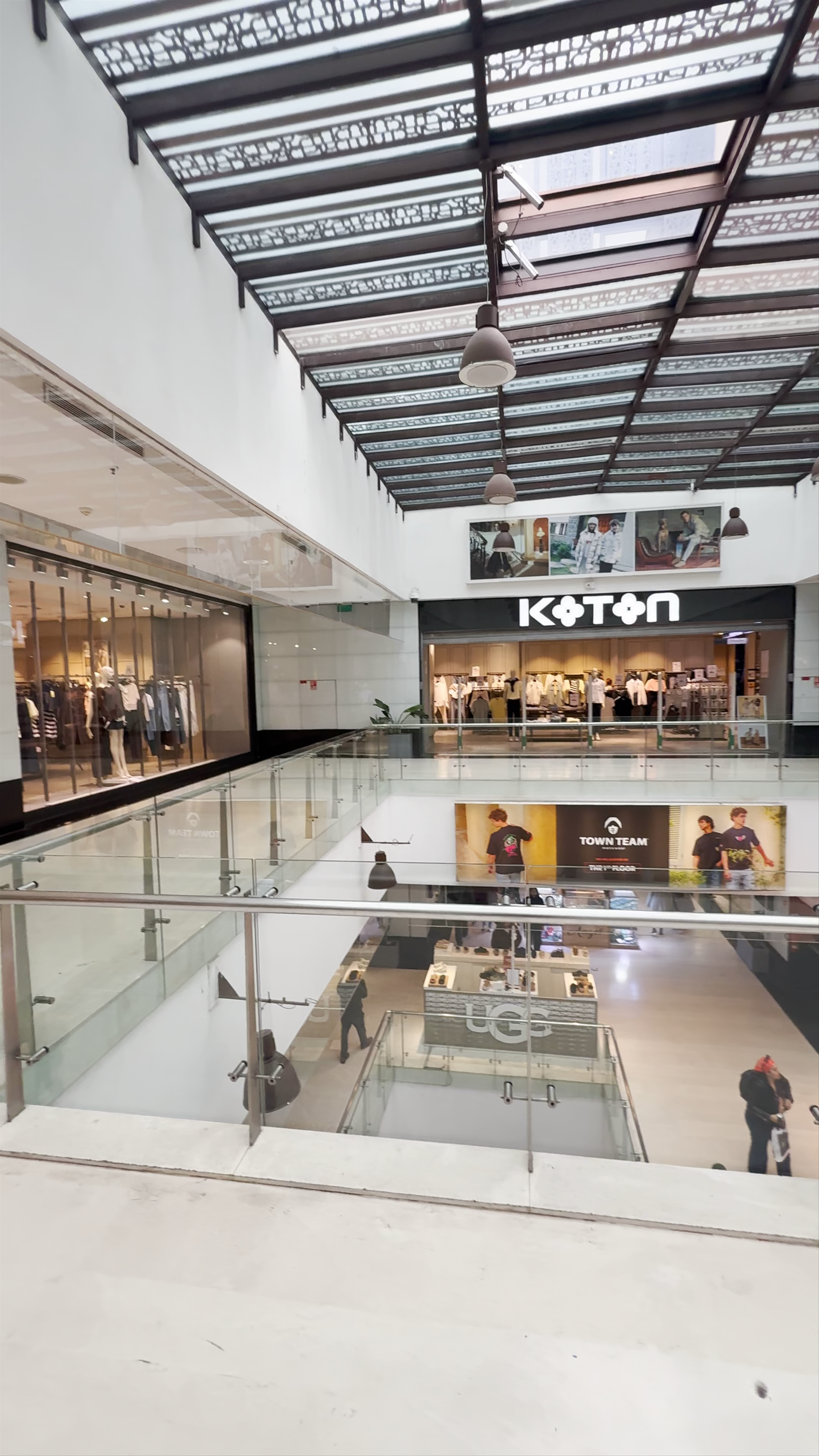 CARRE EDEN SHOPPING CENTER