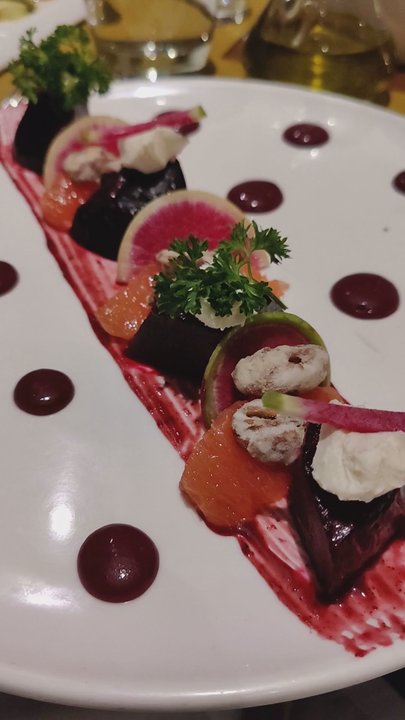 Davino - Beetroot Garden, Scallops Fabiano, and Bruschetta! I didn't try them but I heard the scallops were absolutely incredible! - Mediterranean Near Me - Cancún, ROO