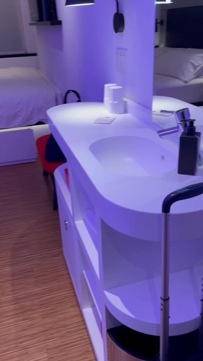 CitizenM - Clever small And very uncomfortable - Hotels Near Me - Washington, DC, District of Columbia