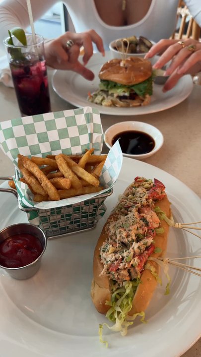 Ten Palms - Lobster roll - American Near Me - Hallandale Beach, Florida