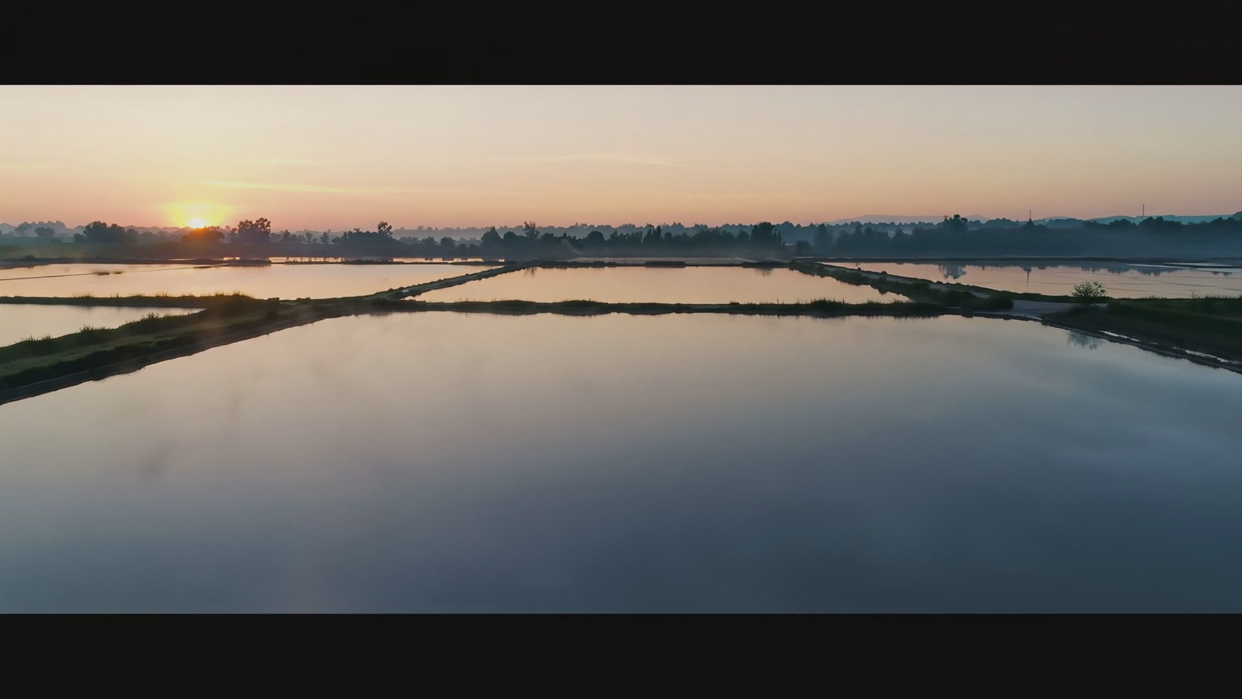 The Veo 2 salt-flats clip upscaled from 720p to 2K with Topaz Starlight Fast.