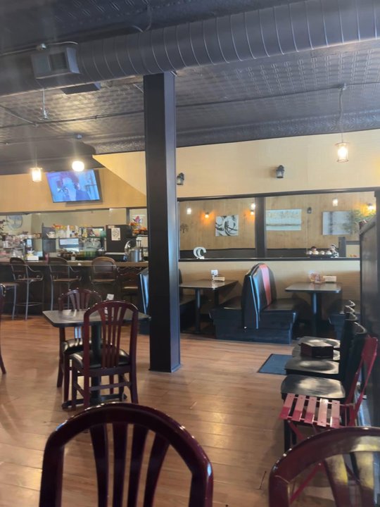 Kari's on 39th - Interior - Mediterranean Near Me - Kansas City, Missouri