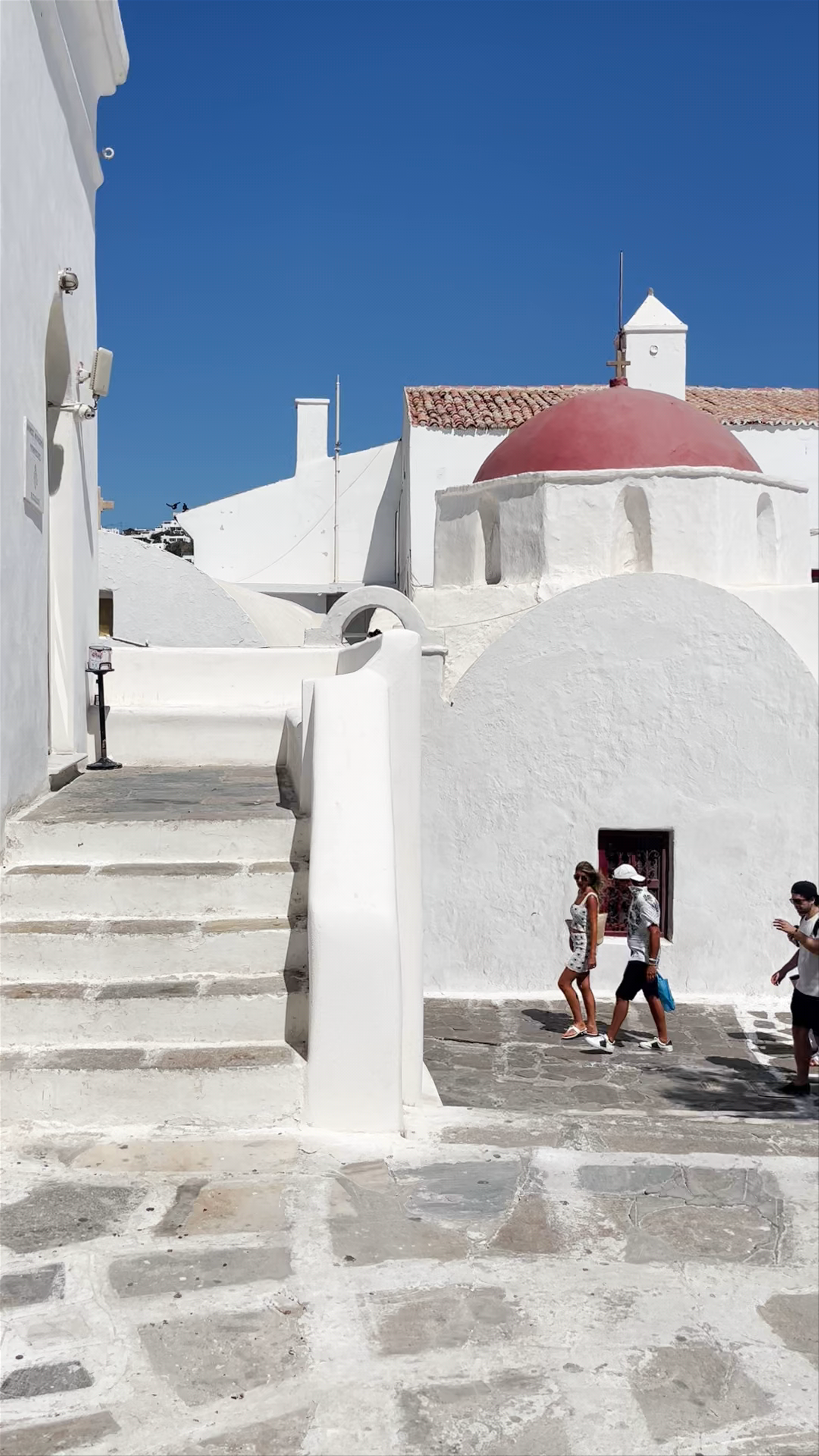 Εκκλησάκι Αγία Μονή: Sunlit Serenity in Mykonos