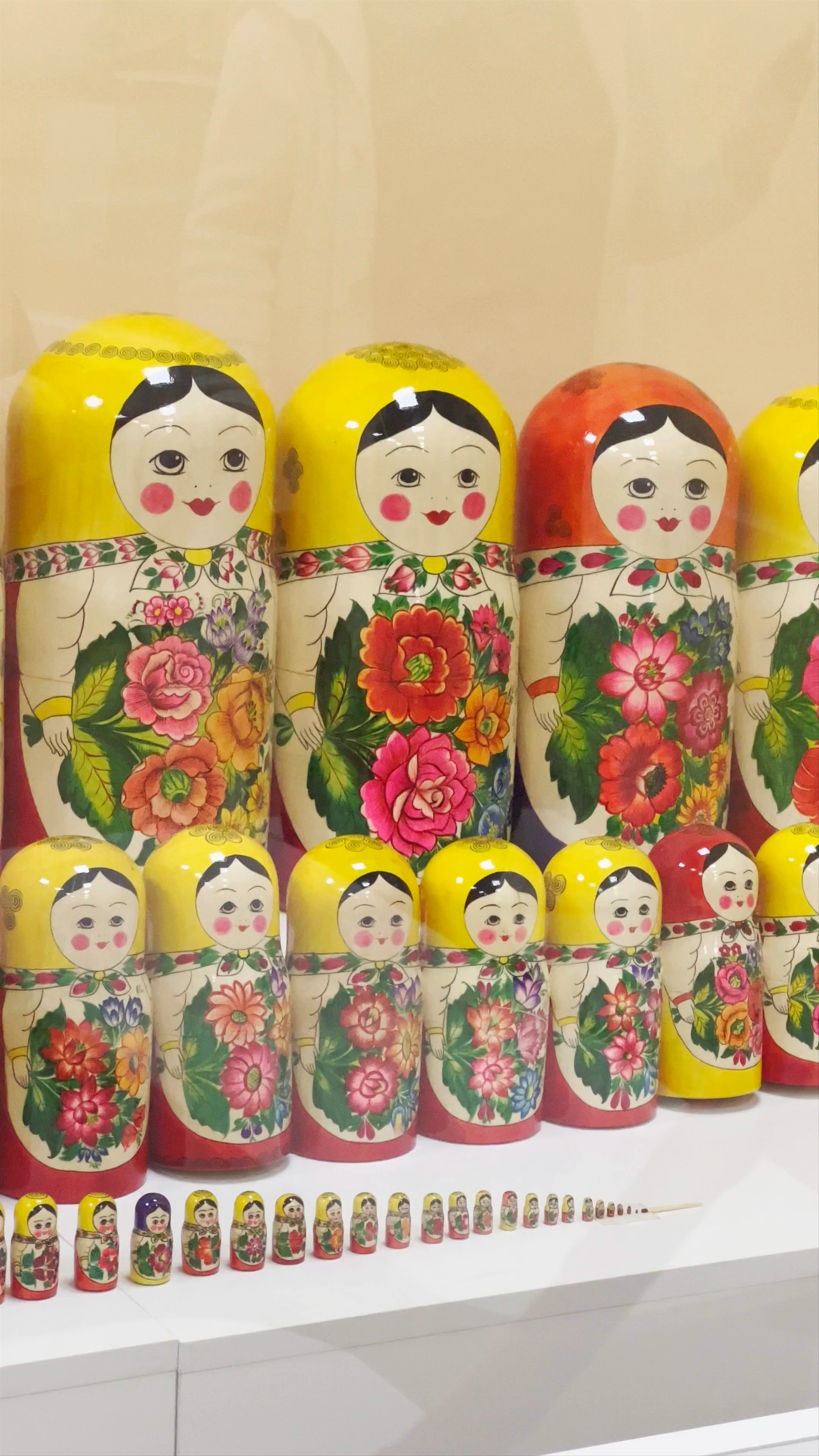 Enchanting Matryoshka Museum in Semyonov — Russian Traditional Nesting Dolls