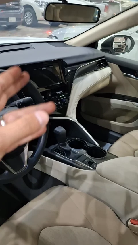 تويوتا كامري LE 2022