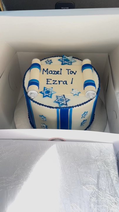 Todo Dulces - Called on Monday had my cake by Friday along with 40 cupcakes. Everyone loves them not just nice looking but delicious. - Desserts Near Me - Miami, Florida