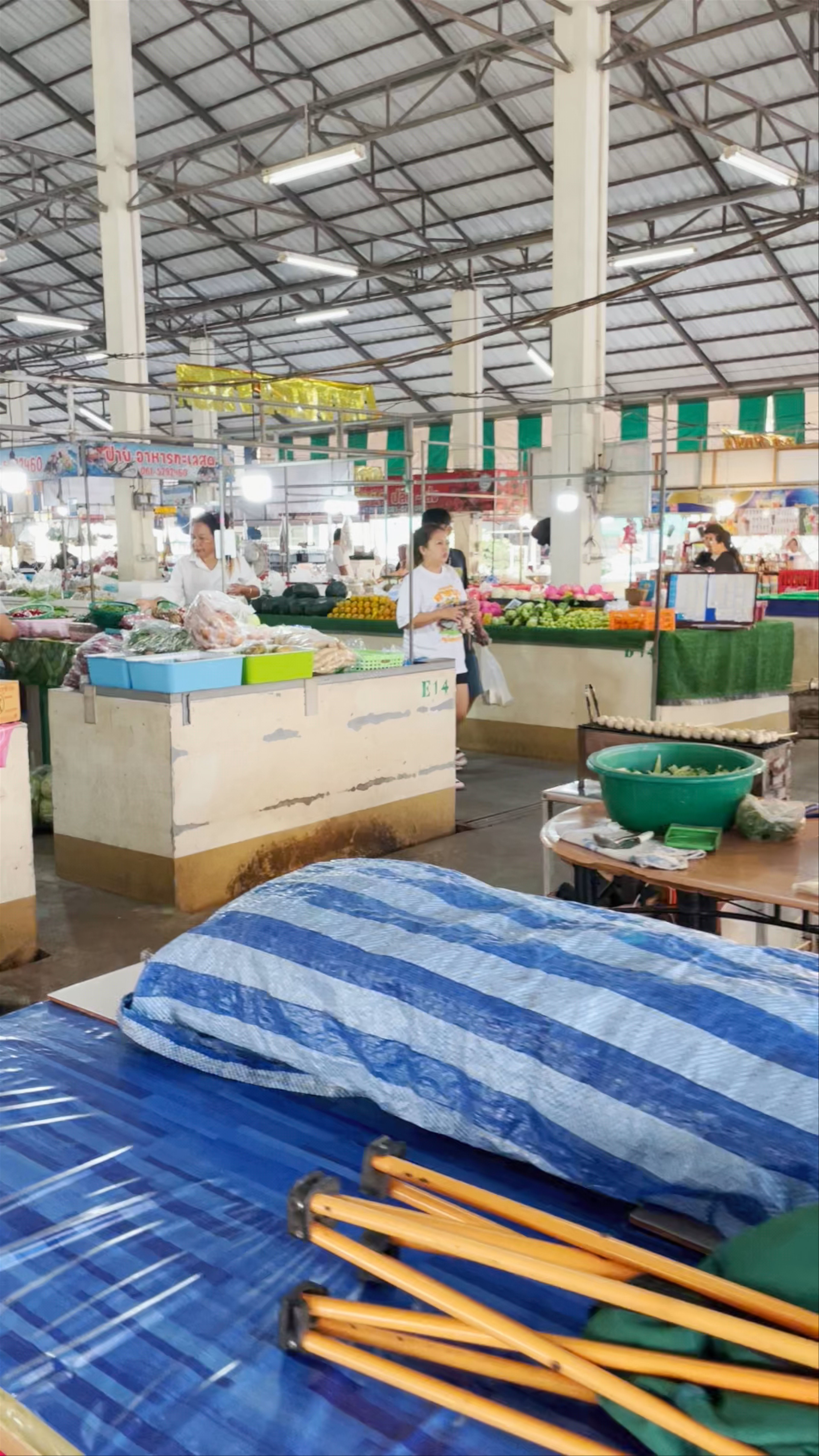 ตลาดศรีท่าข้าม (Sri-Thakham Market)