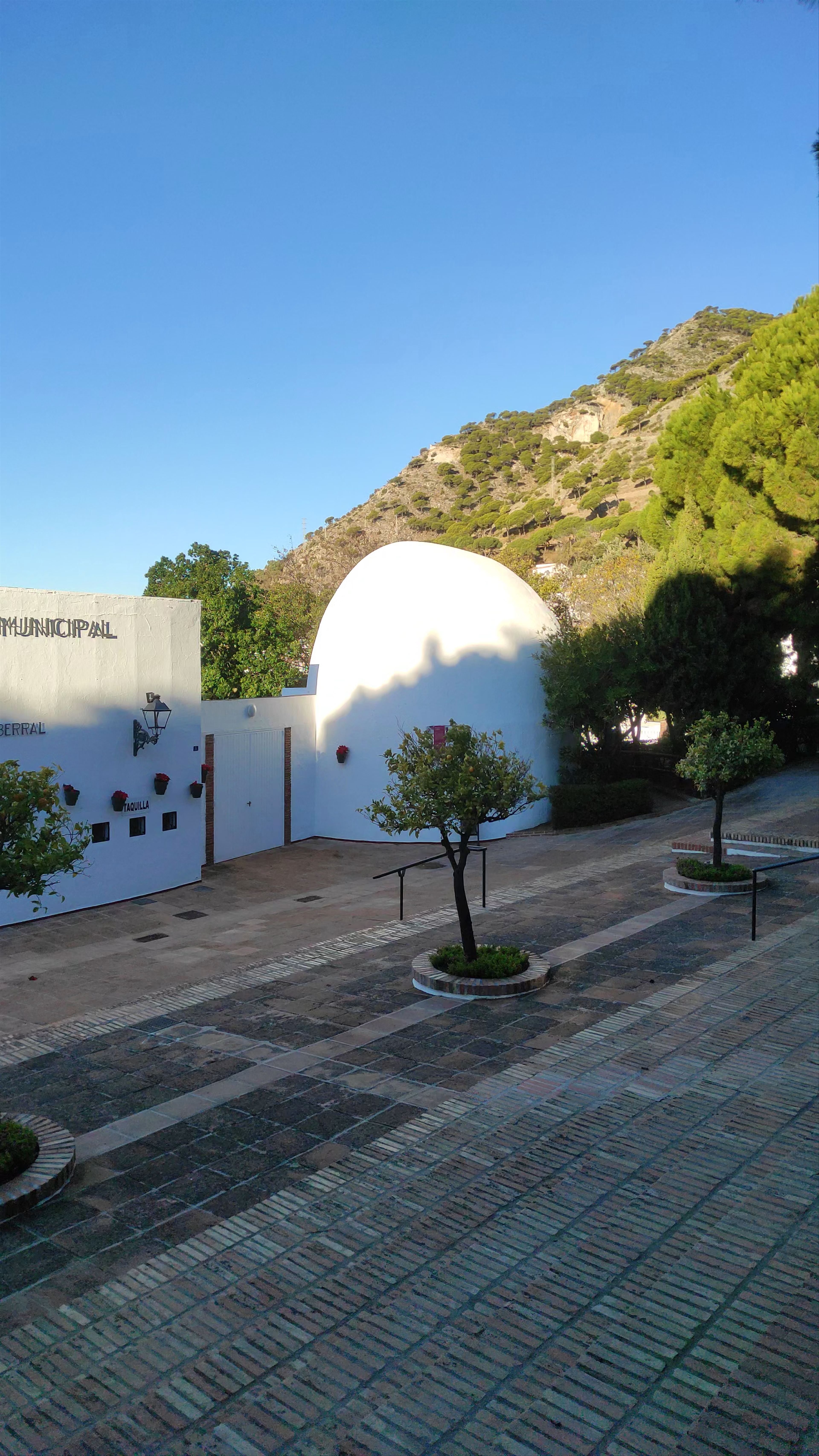 Paseo de la Muralla: Serene Andalusian Charm in Mijas, Spain