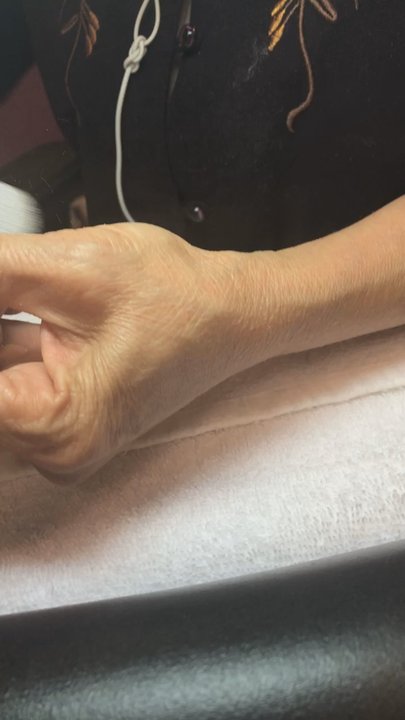 Nail Pro - Talking on her phone acting like I'm not there :-) - Nail Salons Near Me - Fairfax, Virginia