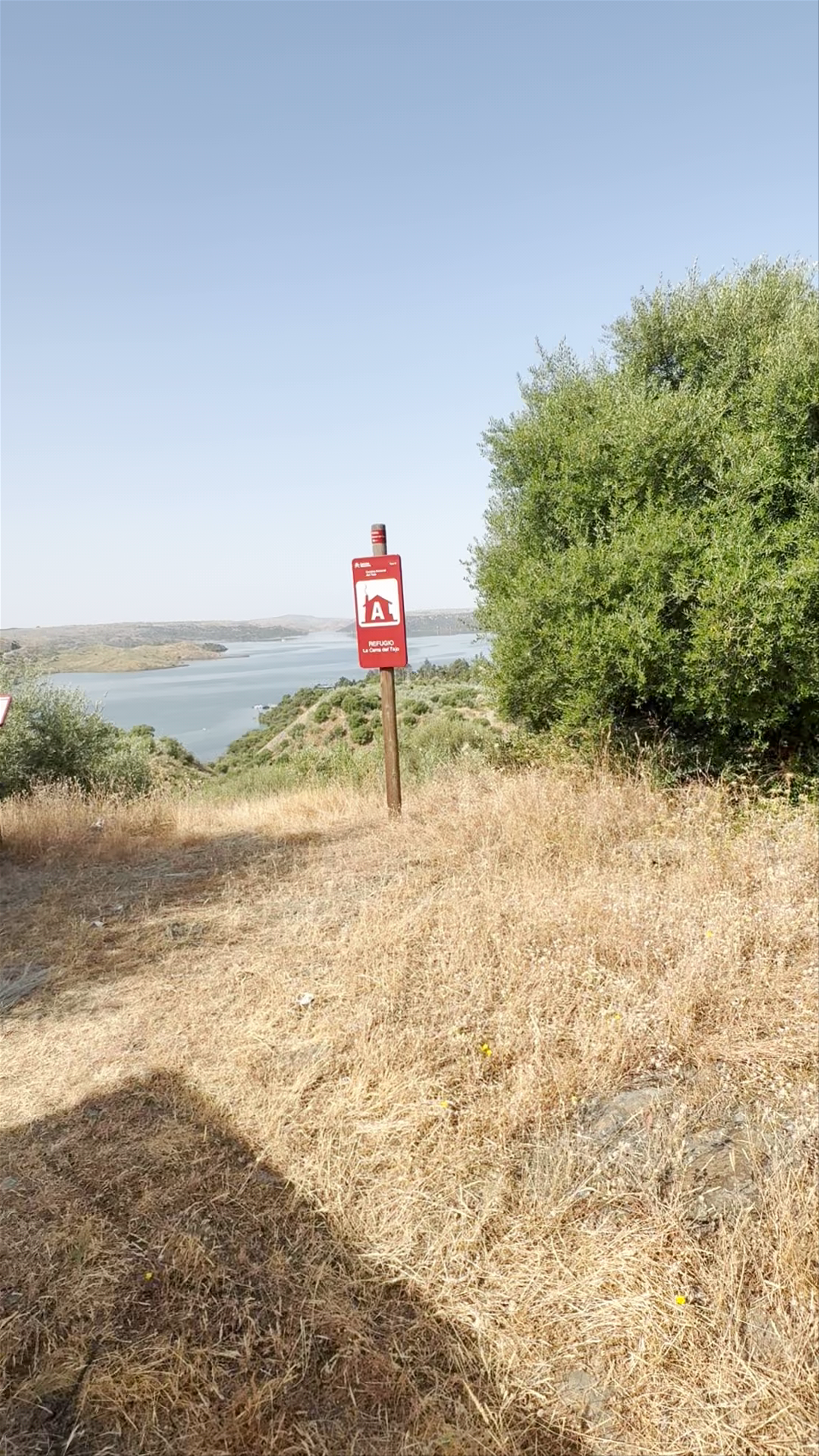 Refugio - La Cama del Tajo: Tranquil Riverside Escape in Hinojal, Spain