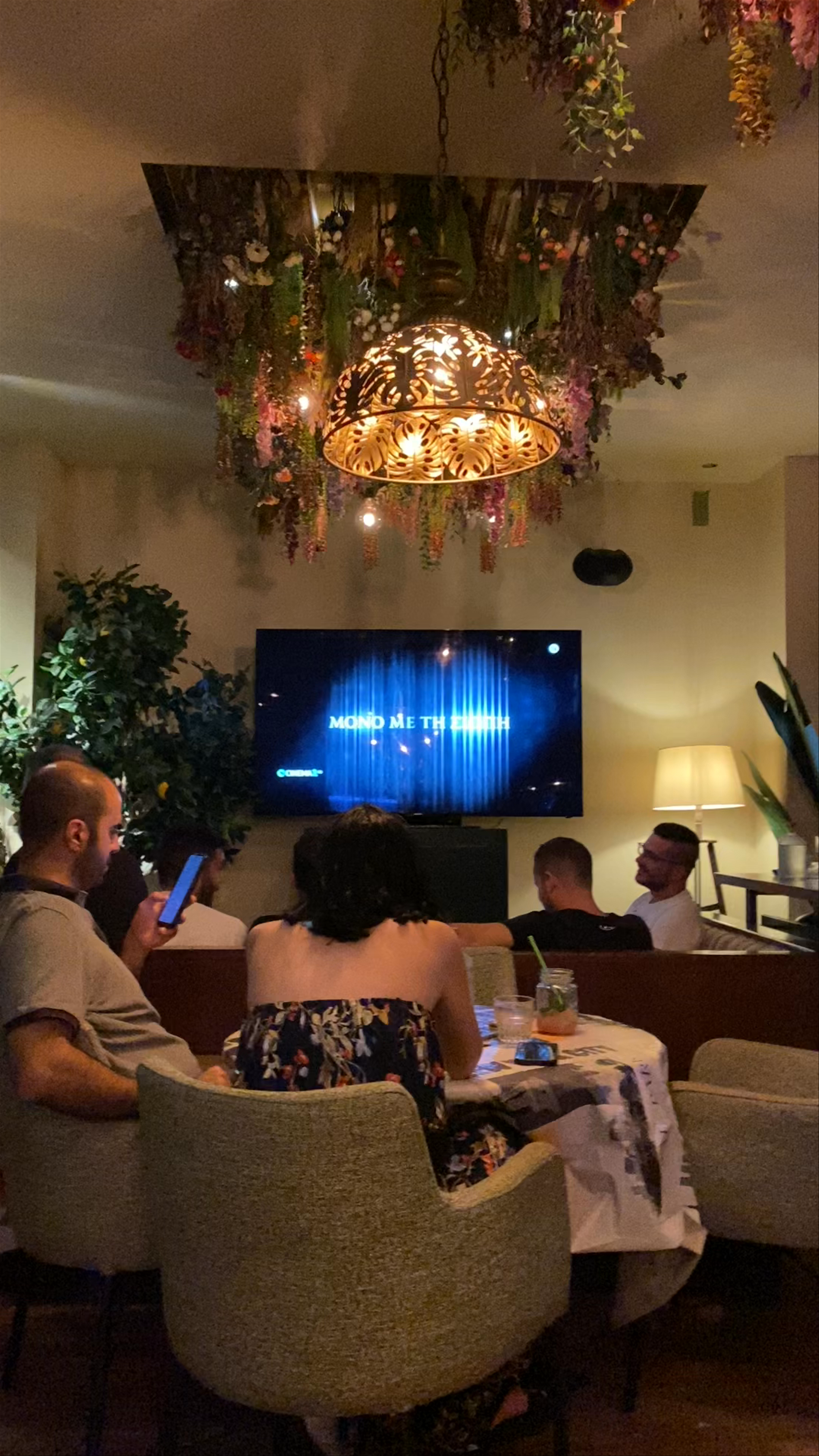 Evening Vibes at Monopolyo Kalamaria – Cozy Bar Experience in Thessaloniki