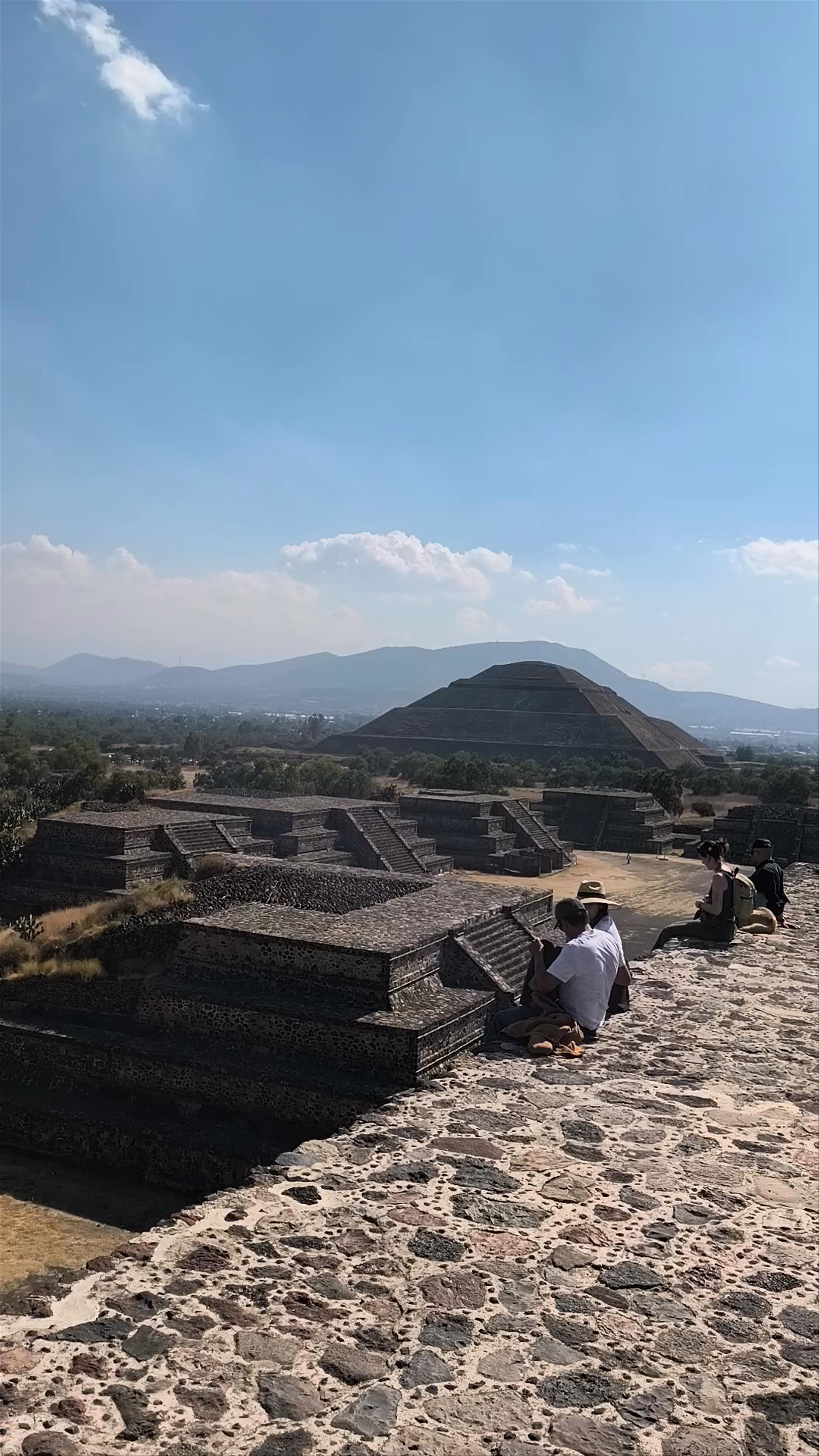 Pirámide de la Luna: Majestic Views at Teotihuacan, Mexico