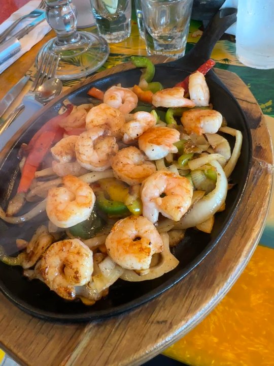 2 Margaritas - Sizzling plate of shrimp fajitas - Mexican Near Me - Union, Washington