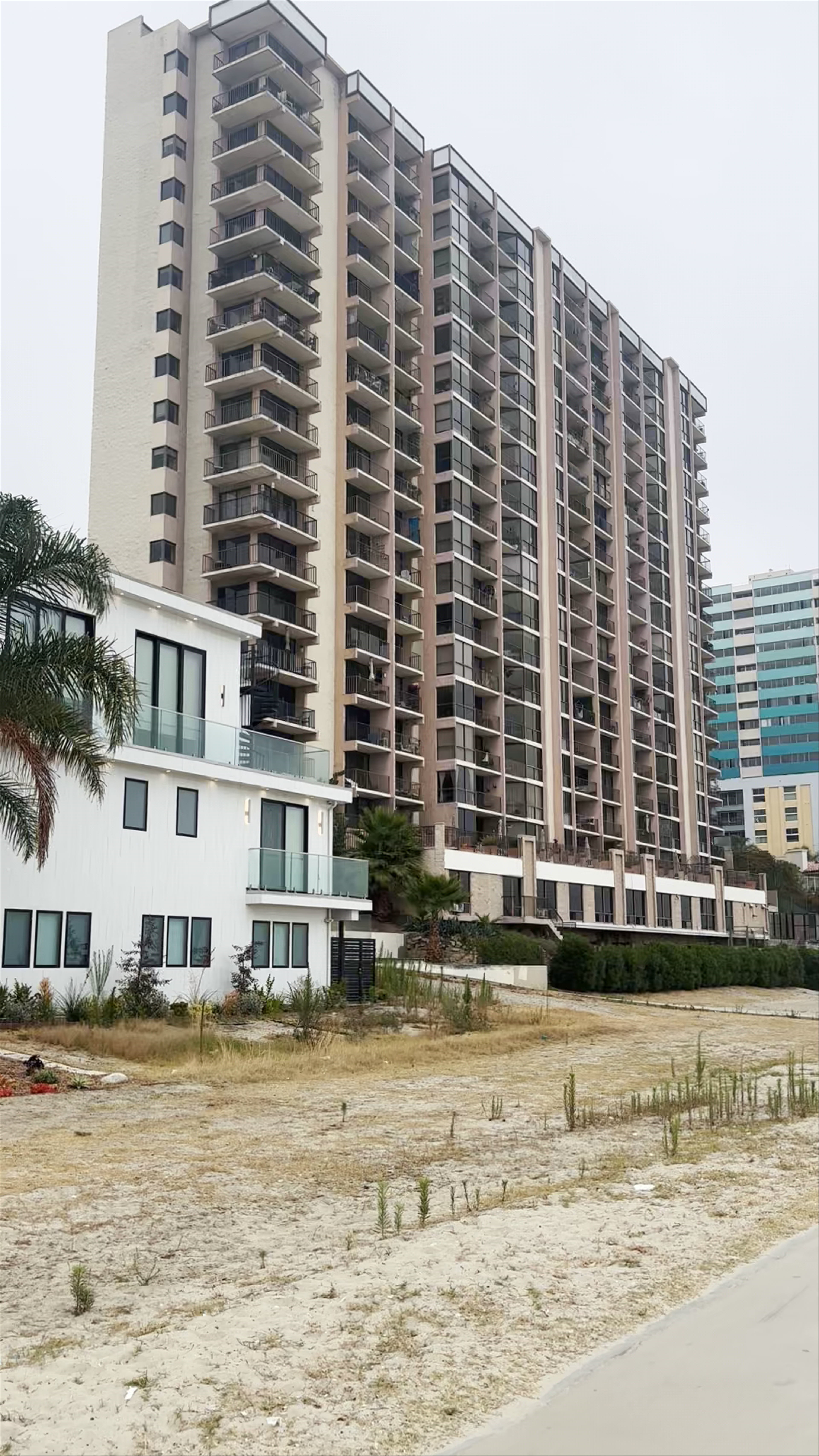Alamitos Beach Coastal Views and Urban Beachfront, Long Beach, California
