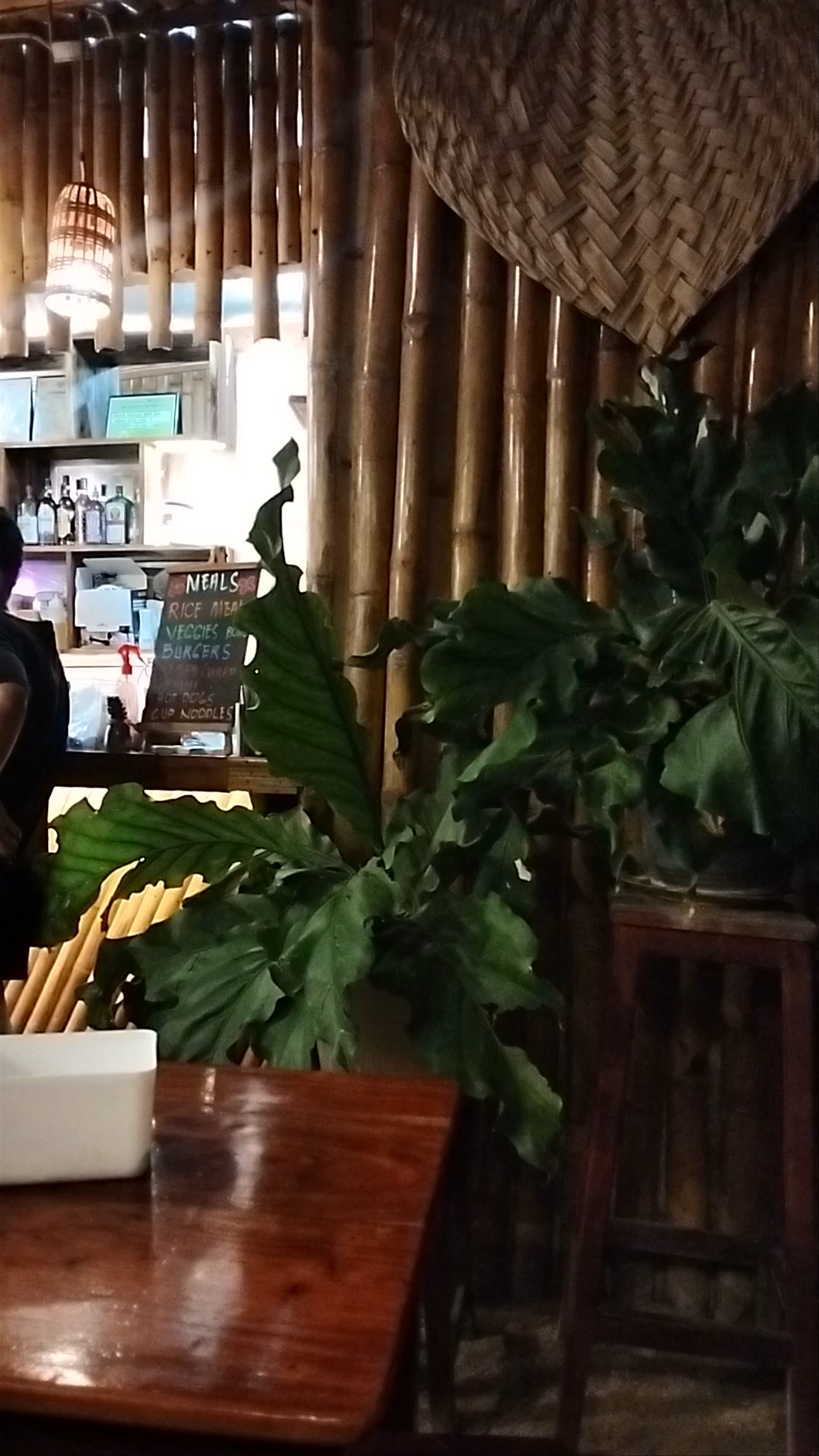 Ohlala Siquijor: Cozy Bamboo Bar Experience in San Juan, Philippines