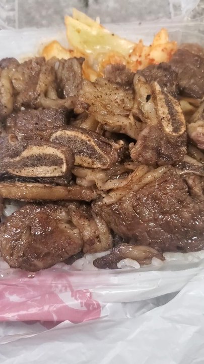 Steve's Korean Bbq - Steaming hot barbecue short rib - Korean Near Me - Berkeley, California