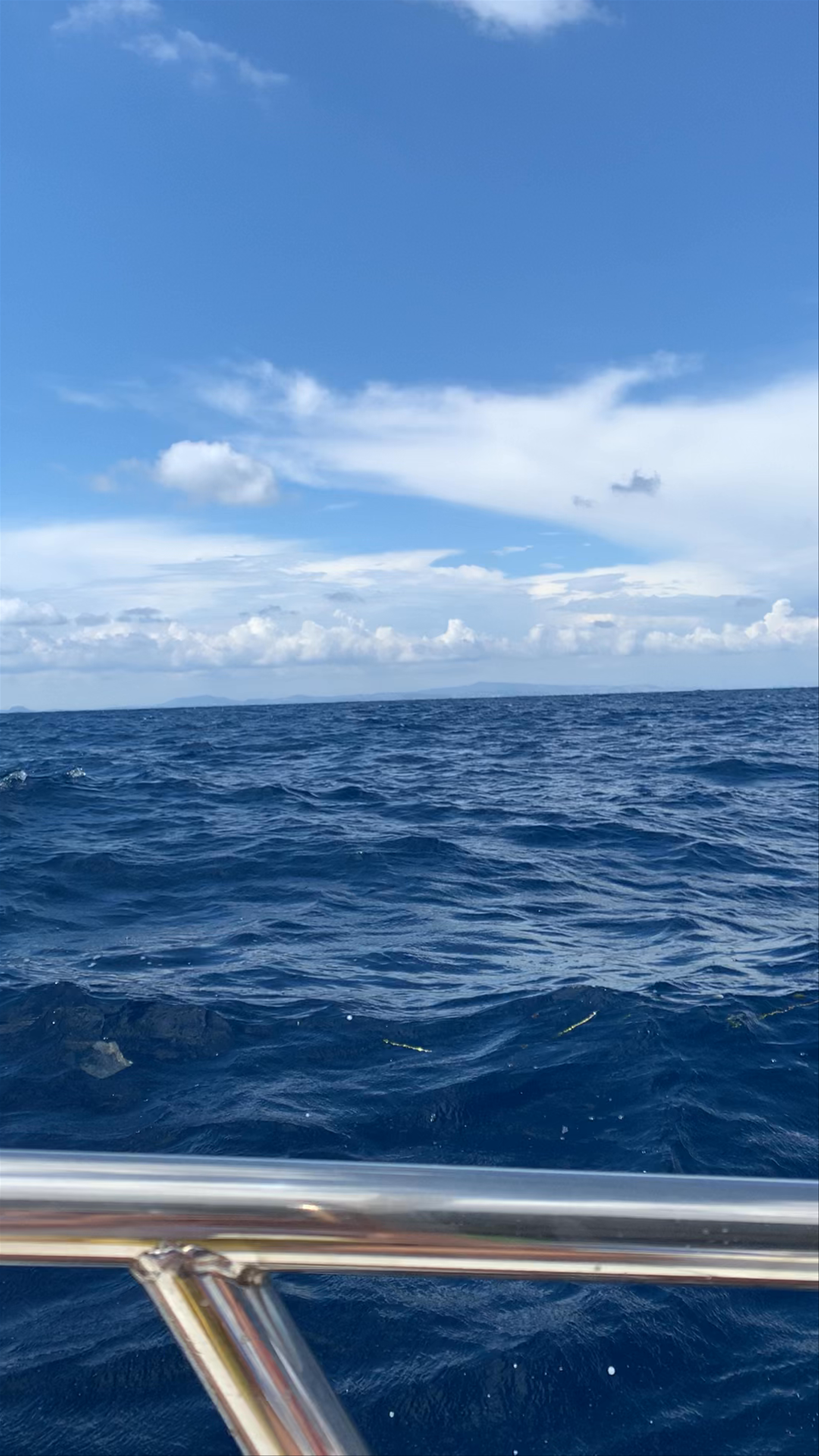 boat tour off thr coast of Capri 