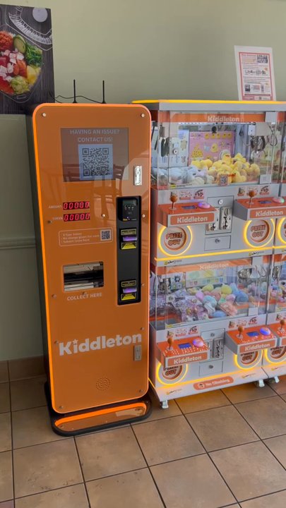 Poke Rainbow - Kiddleton claw machine inside the poke rainbow Simi Valley restaurant! - Hawaiian Near Me - Simi Valley, California