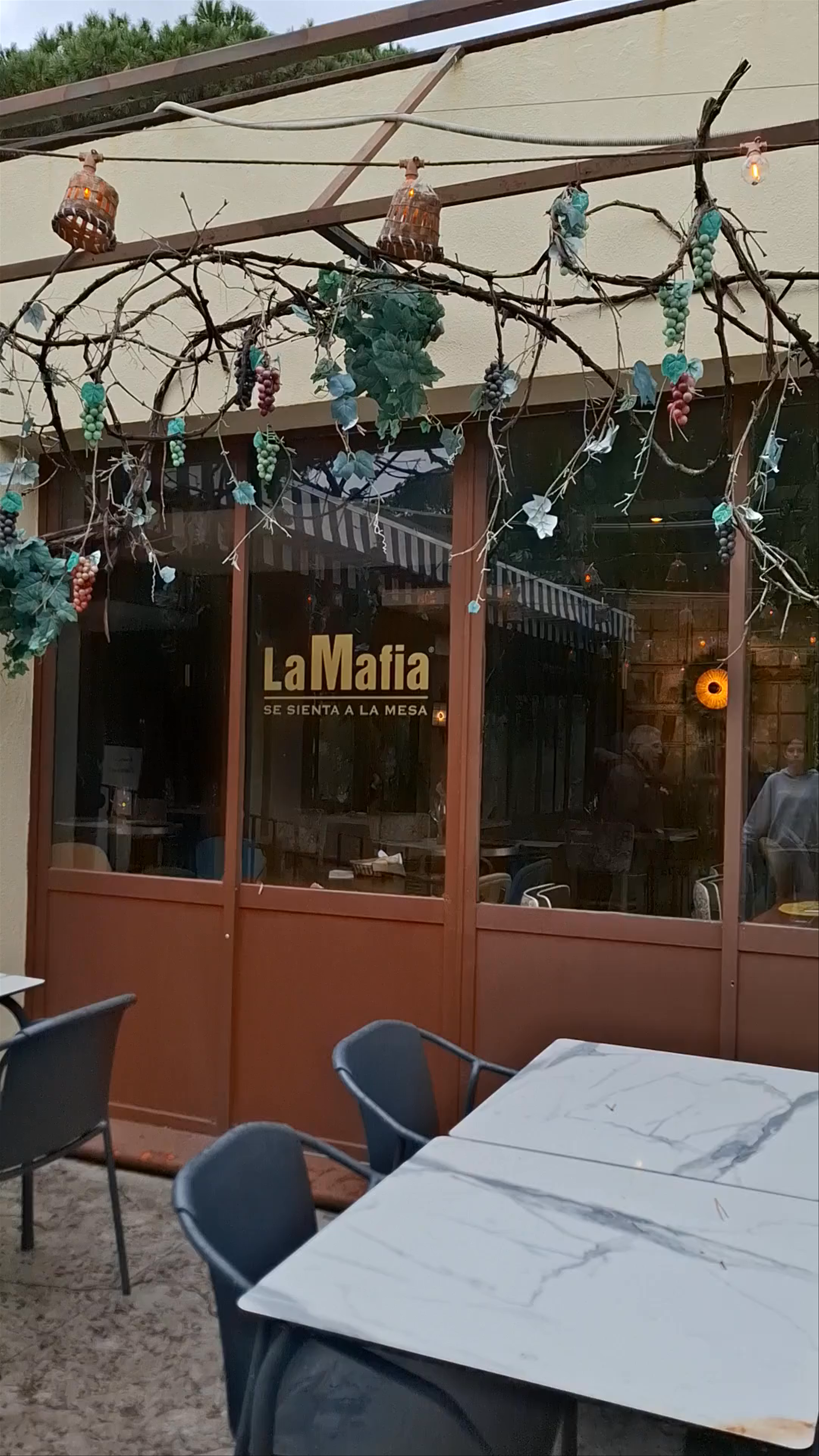 La Mafia se sienta a la mesa