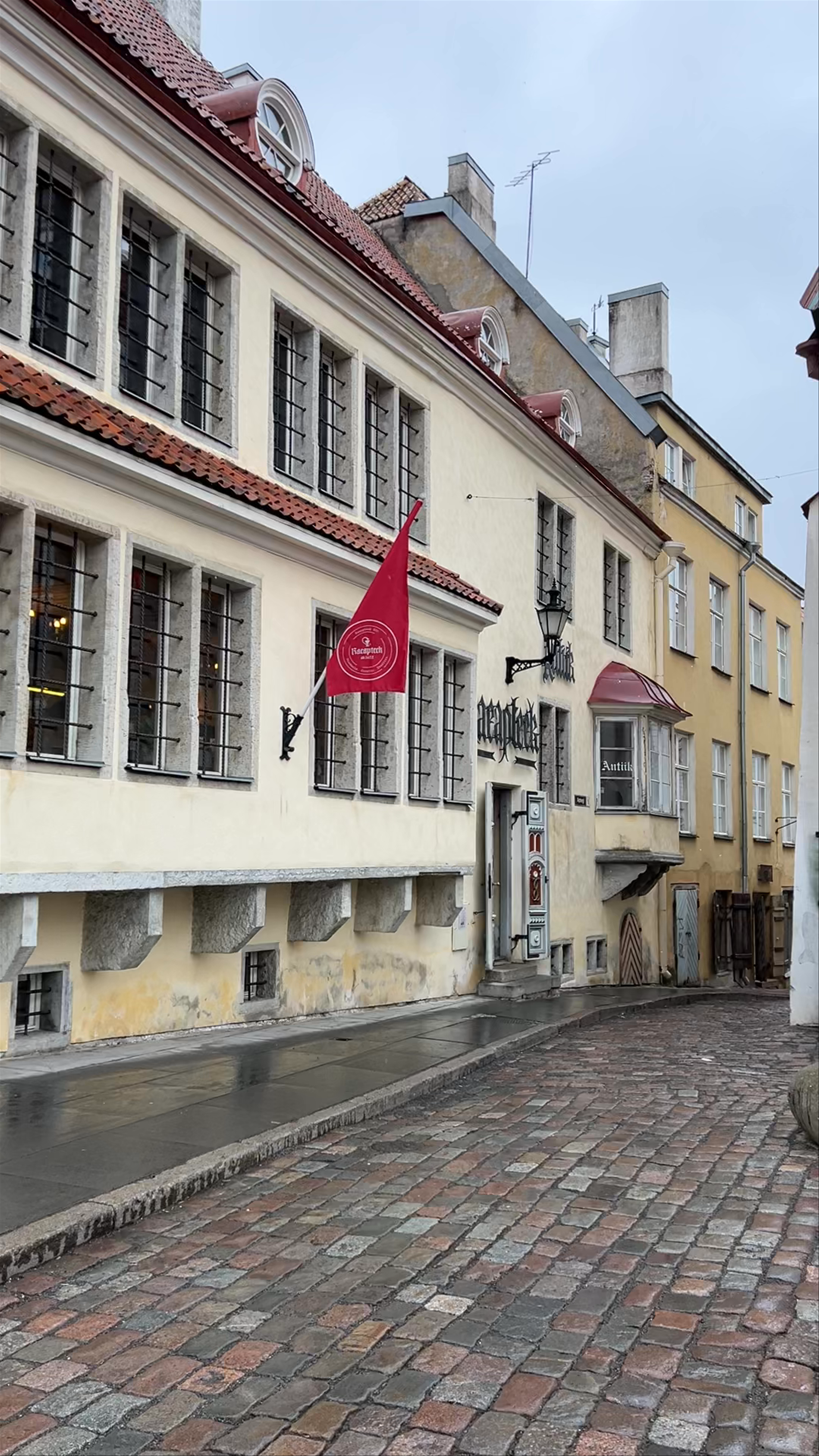Town Hall Square: Charming Medieval Heart of Tallinn