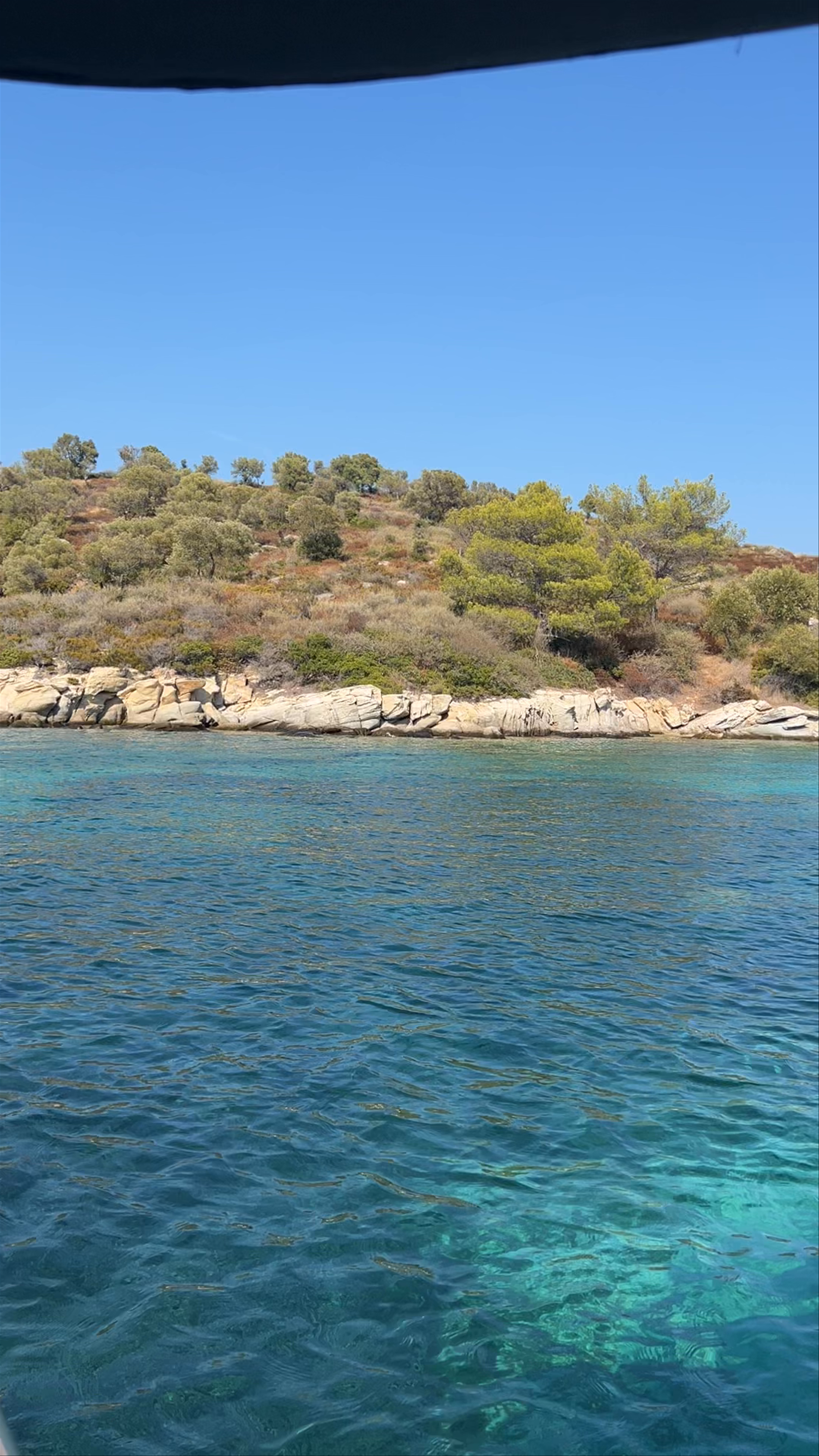 Diaporos island -seafront private residence