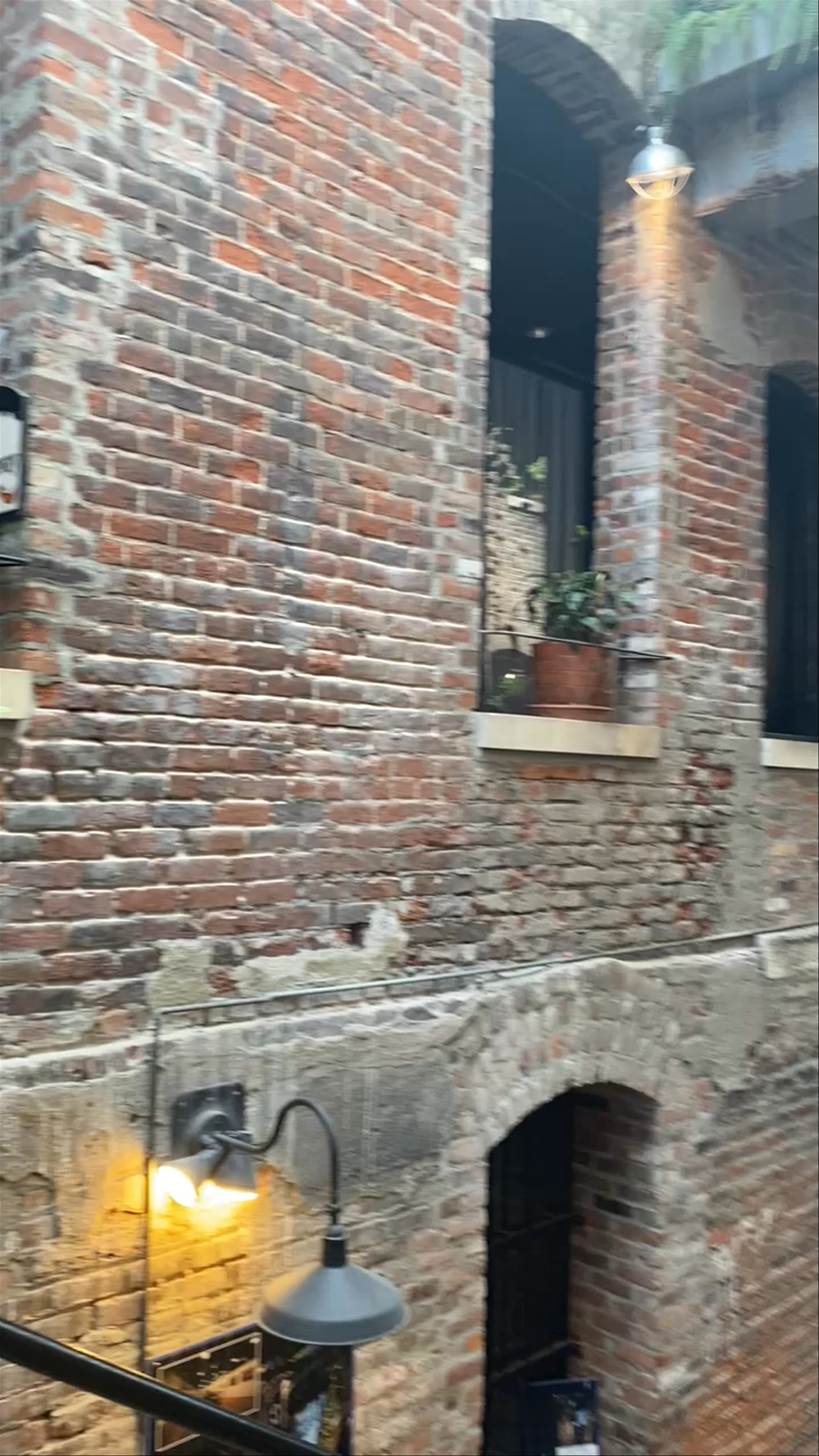 Old Market Passageway: Charming Hidden Alley Dining in Omaha