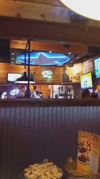 Texas Roadhouse - Ambience - American Near Me - Mckinney, Texas