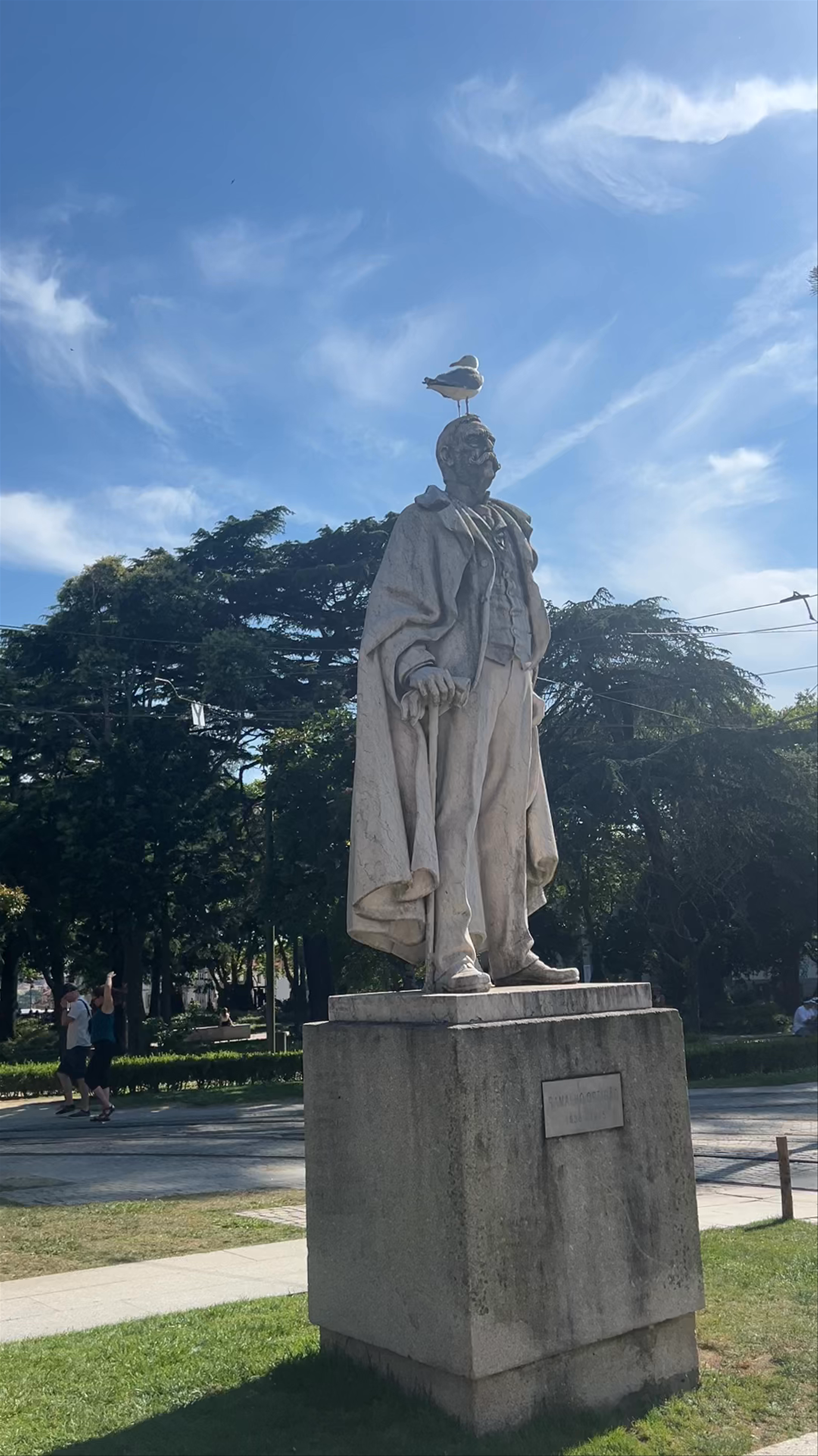Estátua de Ramalho Ortigão in Porto, Portugal - Sunny Day at Praça de Parada Leitão