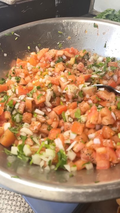 Mr Taco - Make in picó de Gallo - Food Trucks Near Me - Miami, Florida