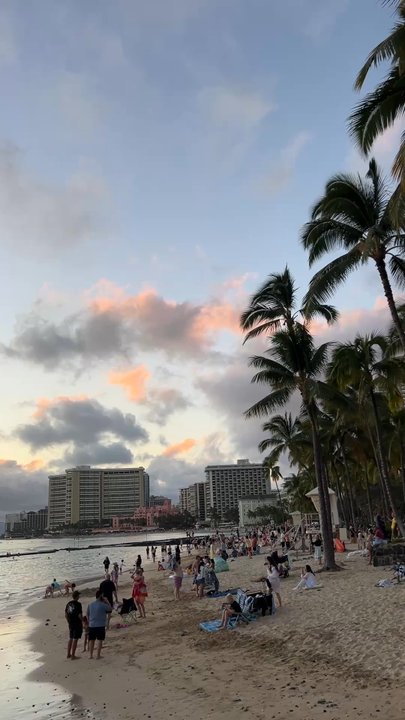 Kuhio Beach Park - Parks Near Me - Honolulu, Hawaii