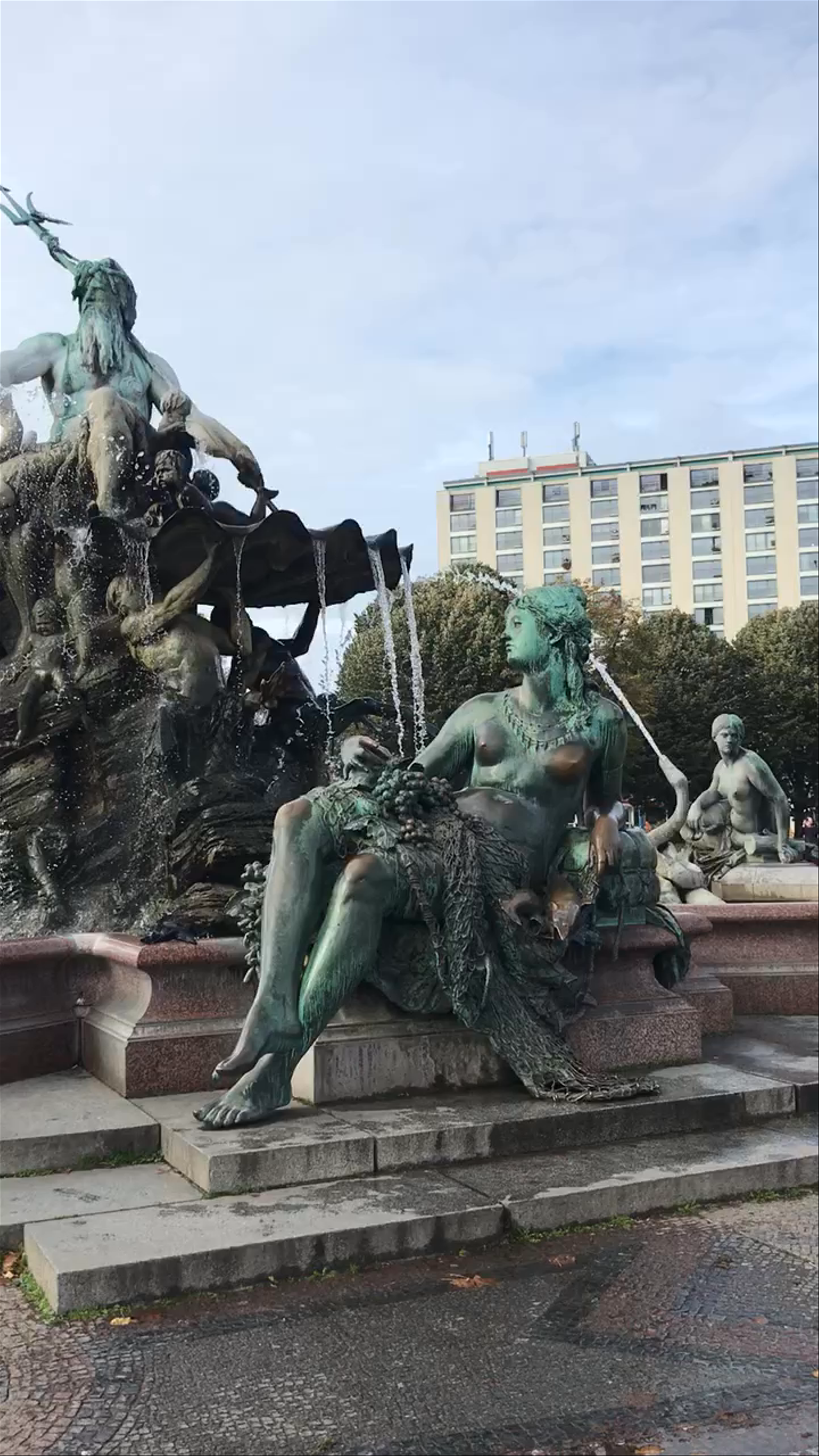 Neptunbrunnen Fountain: A Majestic Berlin Landmark