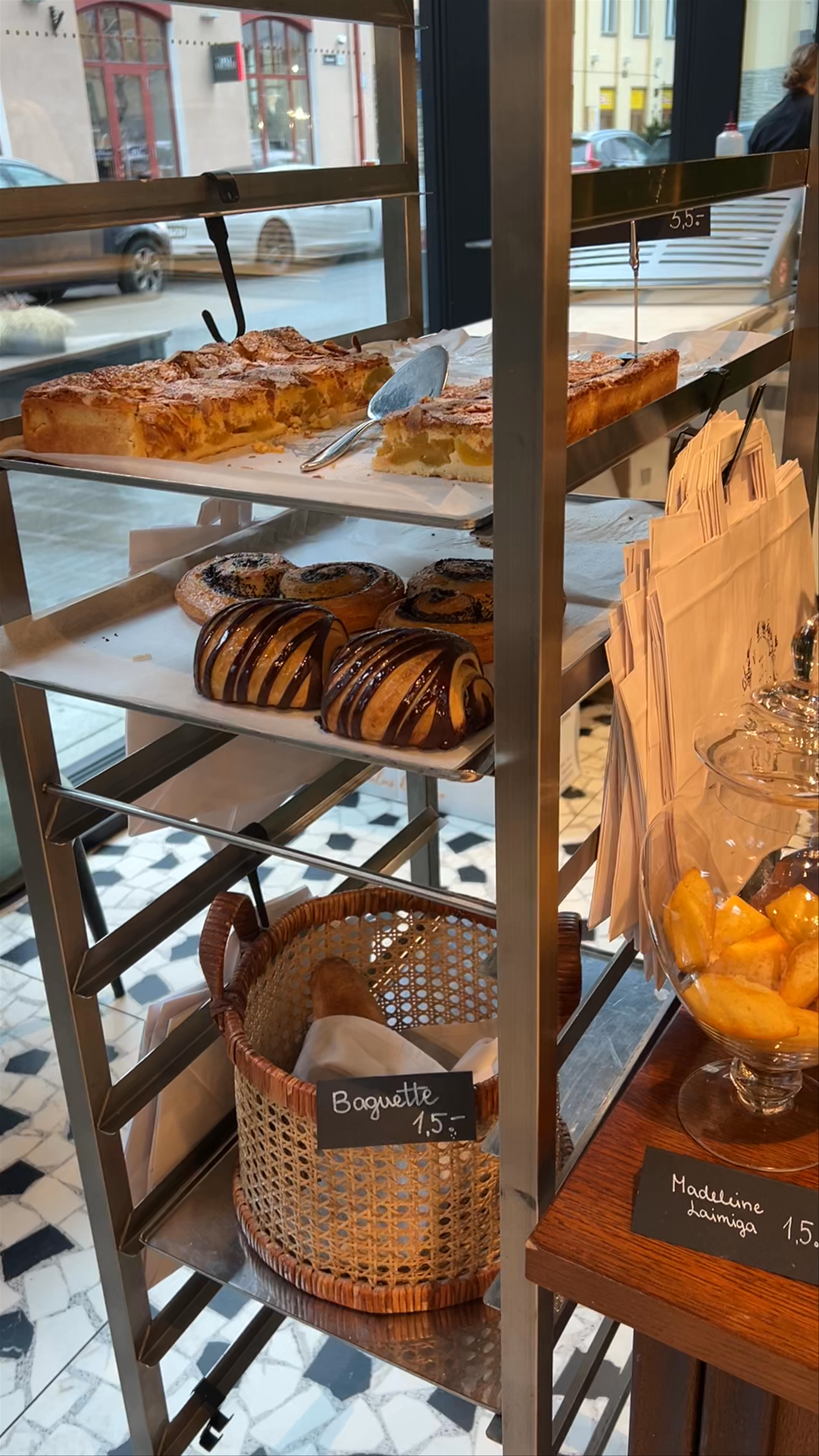 PÄRIS Pagar • Deli • Resto: Elegant Bakery & Cafe in Tallinn