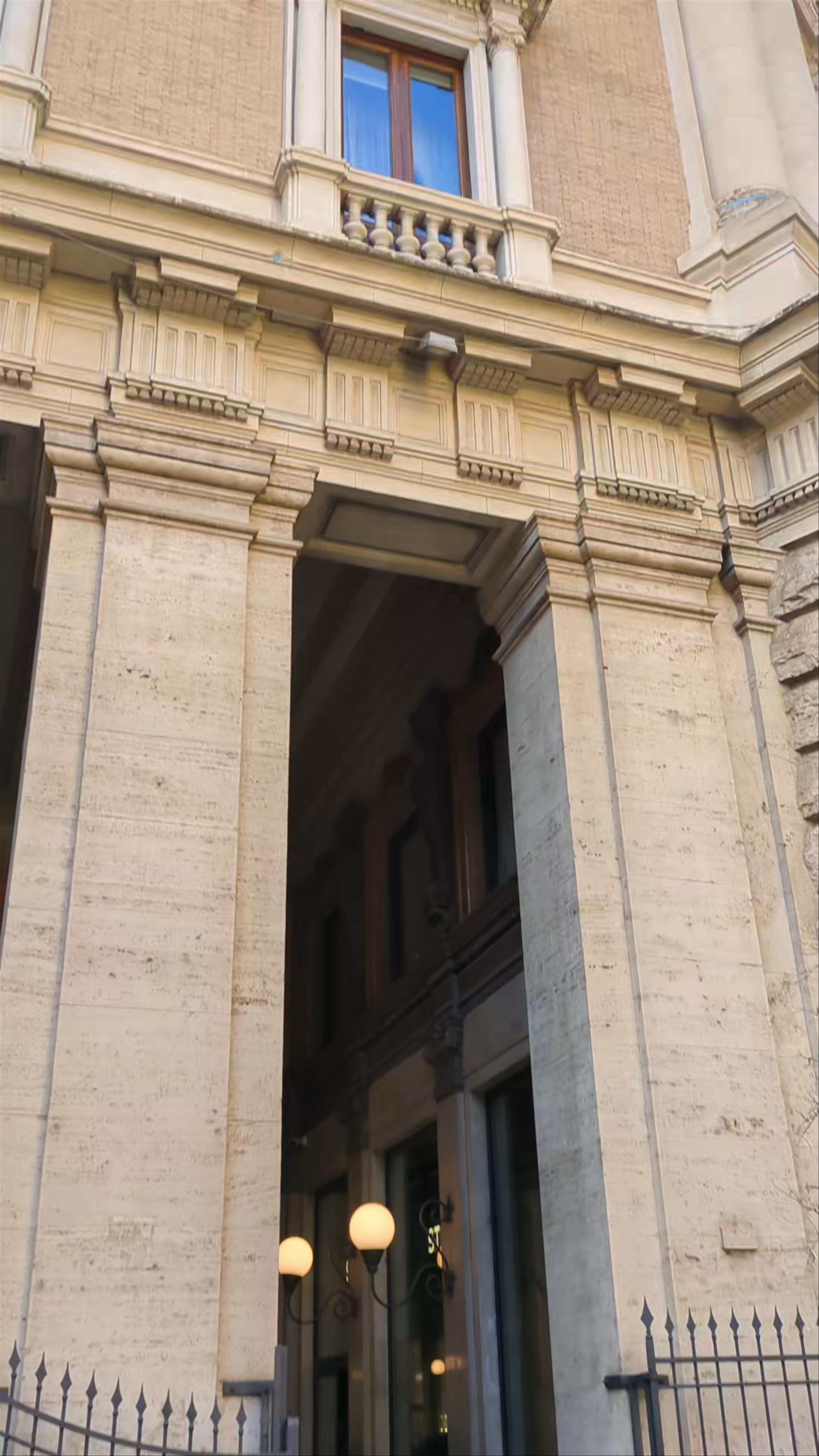 Galleria Alberto Sordi: Timeless Elegance in the Heart of Rome
