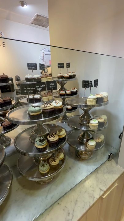 Georgetown Cupcake - Cupcakes Near Me - Washington, DC, District of Columbia