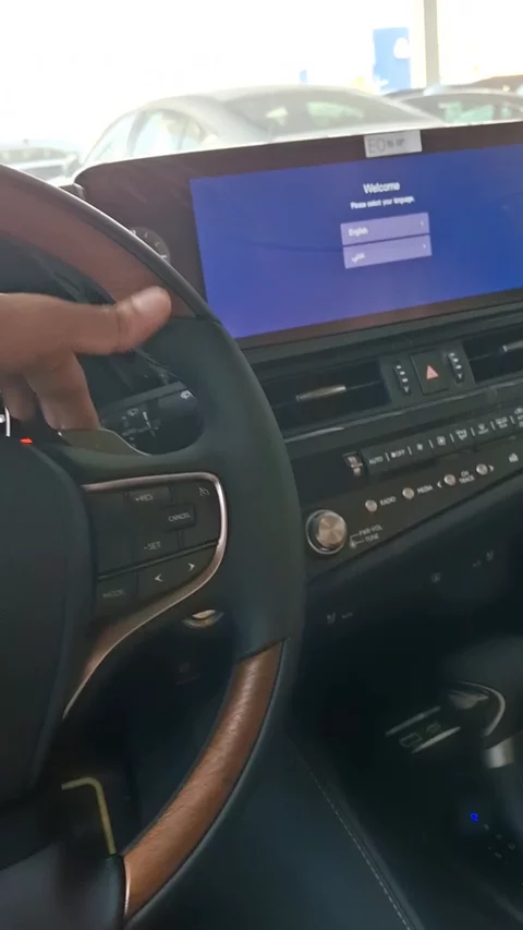 لكزس ES 300 H 2024